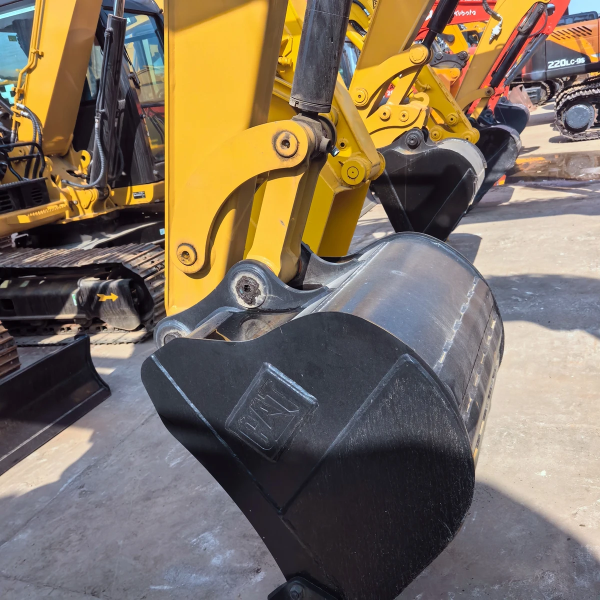 Used Hot Sale USA UK Germany Mini Excavator Cat 305 Track Crawler Micro Digger Tractor for Sale Good Excavator