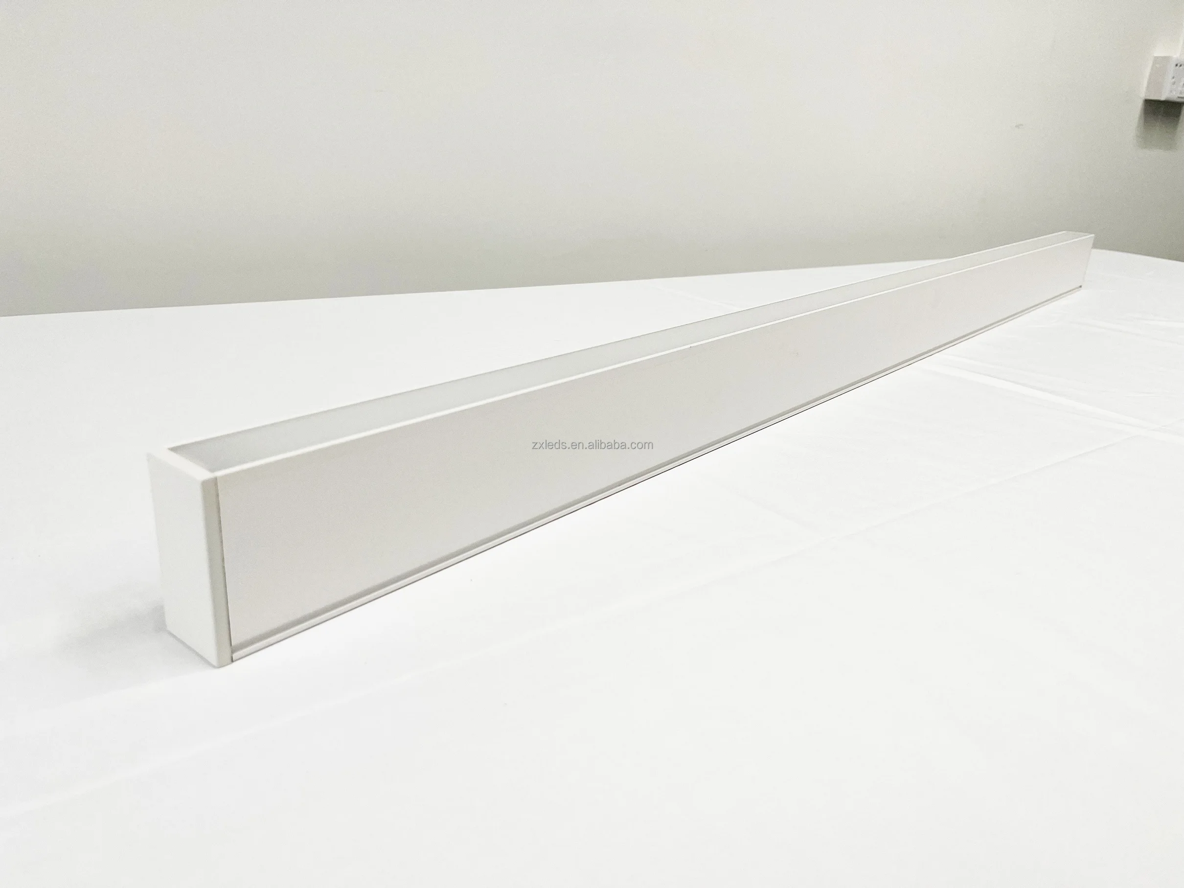 Office Linear Suspension Lighting LED Light Source Ceiling Installation Aluminum PC ABS Material Certified CE ROHS FCC VDE