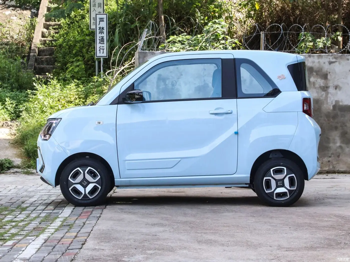 Китайский поставщик Dongfeng Fencon Mini EV новые энергетические транспортные средства правосторонний электрический автомобиль dfsk fengon небольшие подержанные автомобили