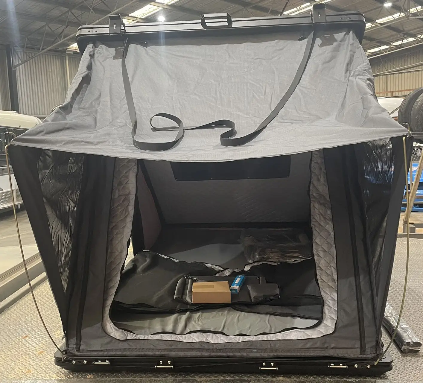 Aluminum Honeycomb Clamshell Hard Shell Rooftop Tent Outdoor Camping Triangle Rooftop Tent