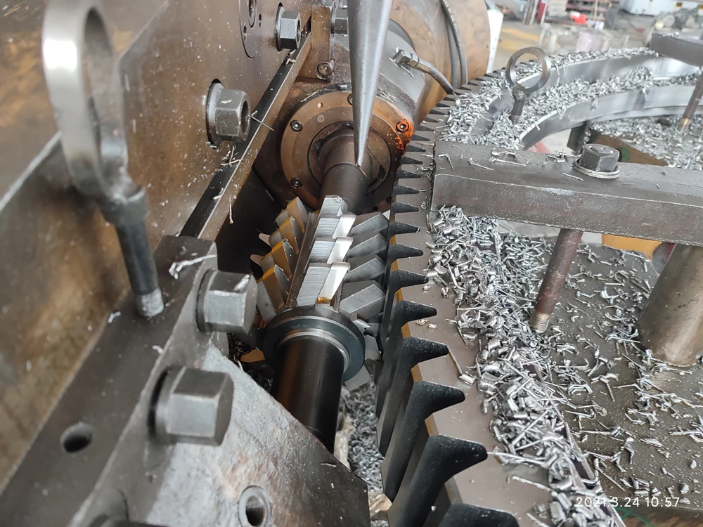 YK311650-6 gear cutting milling machine for Sale hobbing machine price