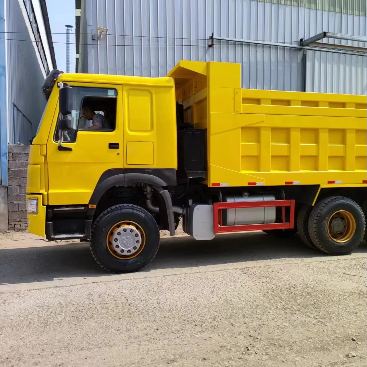 Factory Price Sinotruk HOWO Transport Construction 6X4 10 Wheeler 371HP 20 30 Tons Dumper Used Dump Tipper Truck 1+1