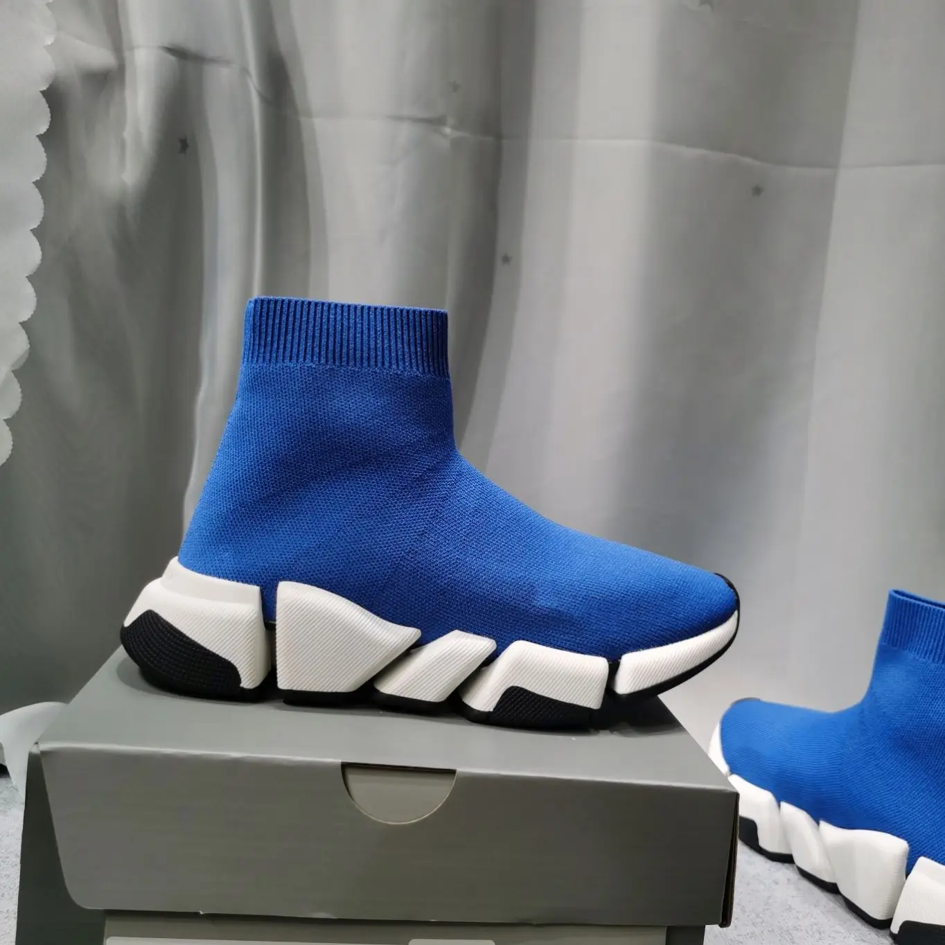 2022 Wholesale High Quality Fashionable Best-selling Brand Trainers Men Women Casual   Sock Shoes
