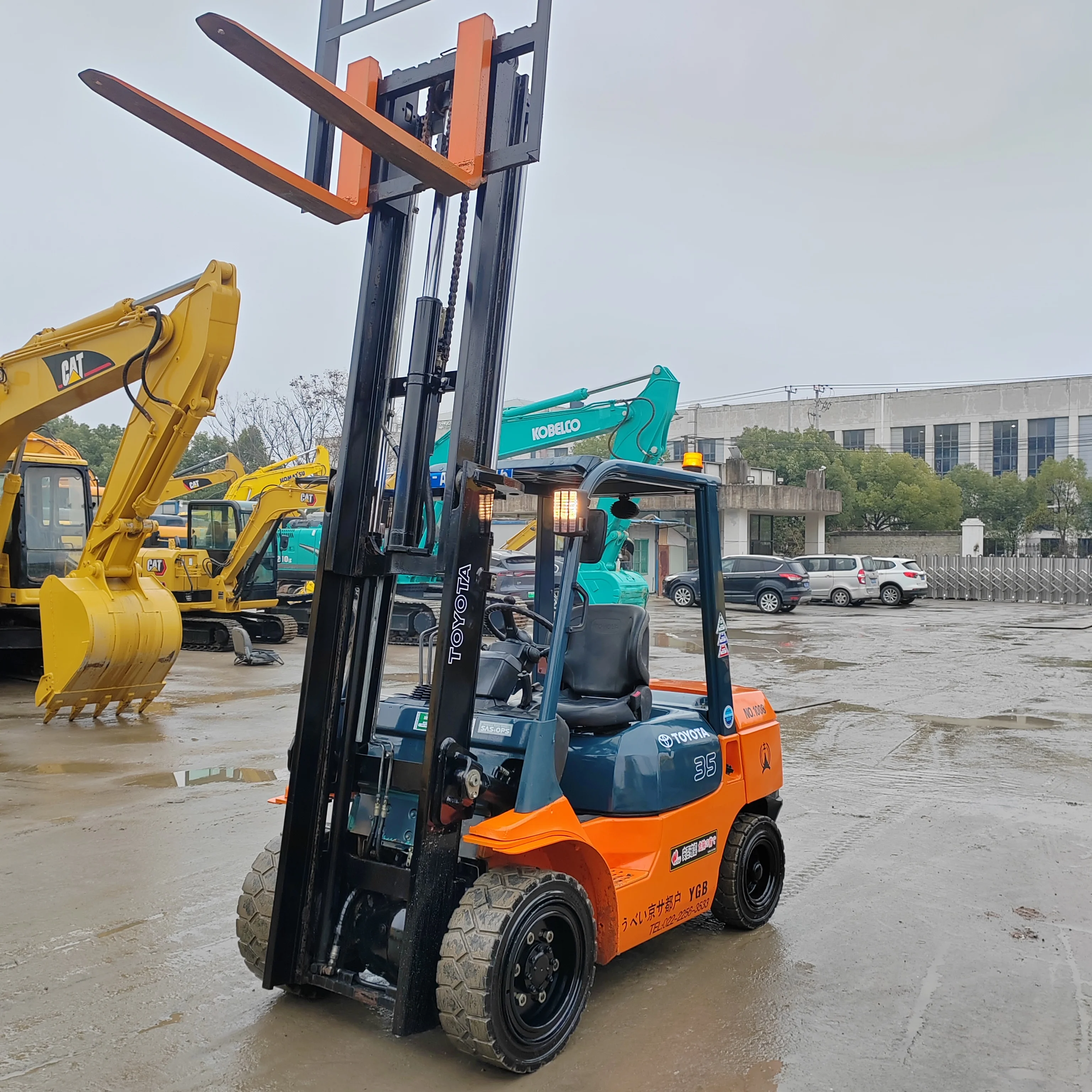 Japan original cheap price TOYOTA 3.5 ton 7FD35 used secondhand diesel forklift with spare parts for sale