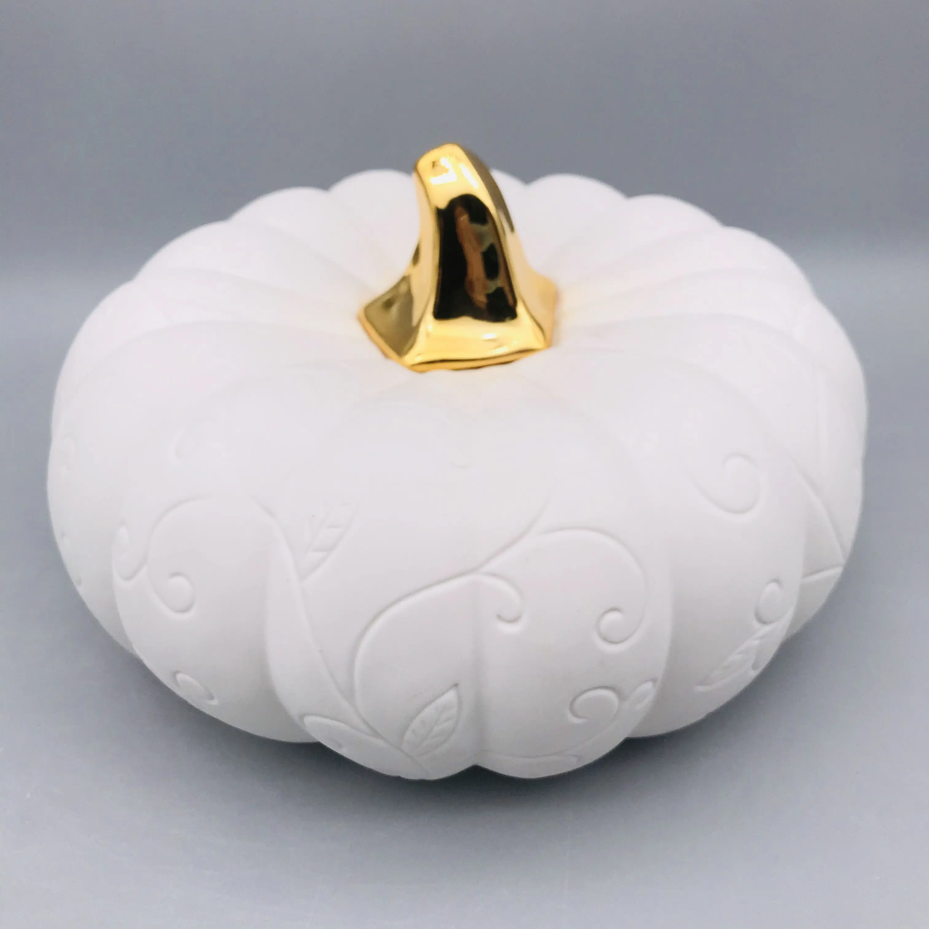 China manufacturer home decor porcelain Halloween flat pumpkin LED