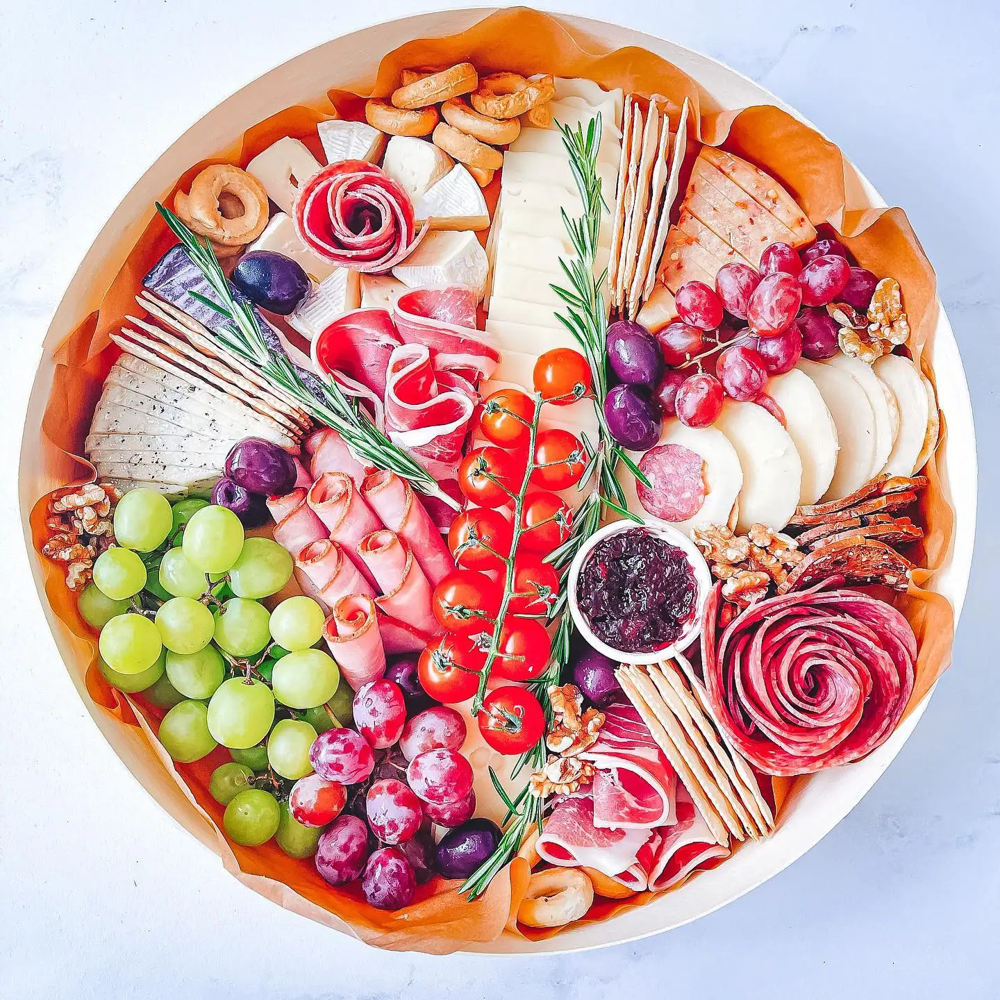 Good Quality Poplar Wooden Take Out Grazing Box Take Away Cheese Fresh Fruits Meats Chocolate Croissant Container