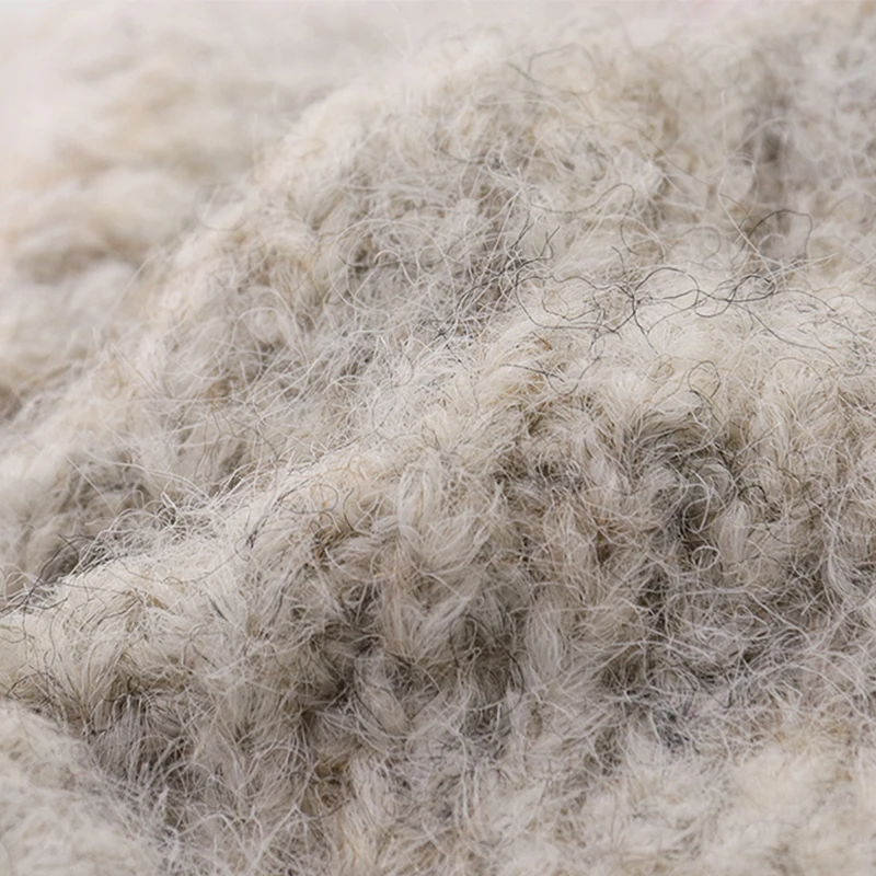 1/8.5NM Super Alpaca Wool  35% acrylic 19% wool 40% nylon 6% spandex