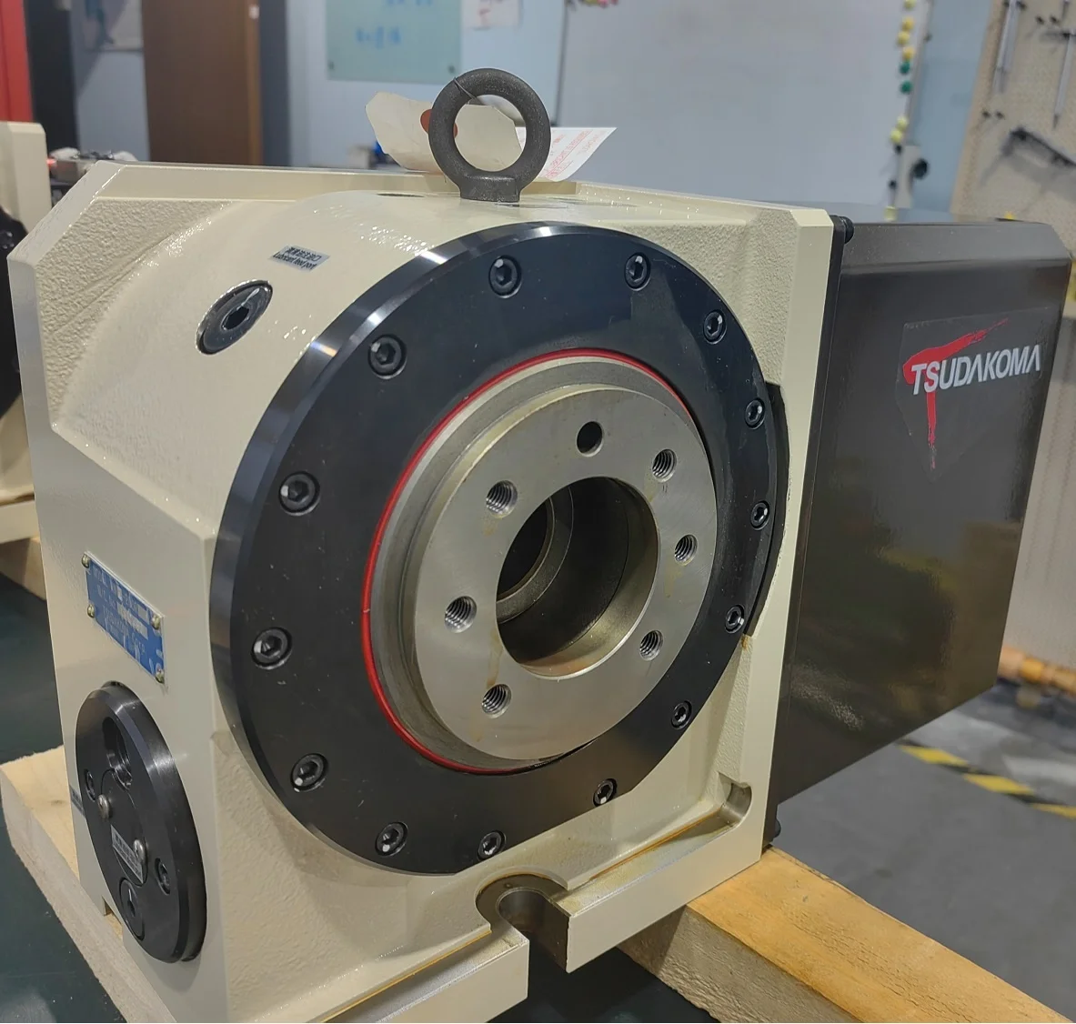 CNC Tsudakoma Rotary Table for Okuma Machine
