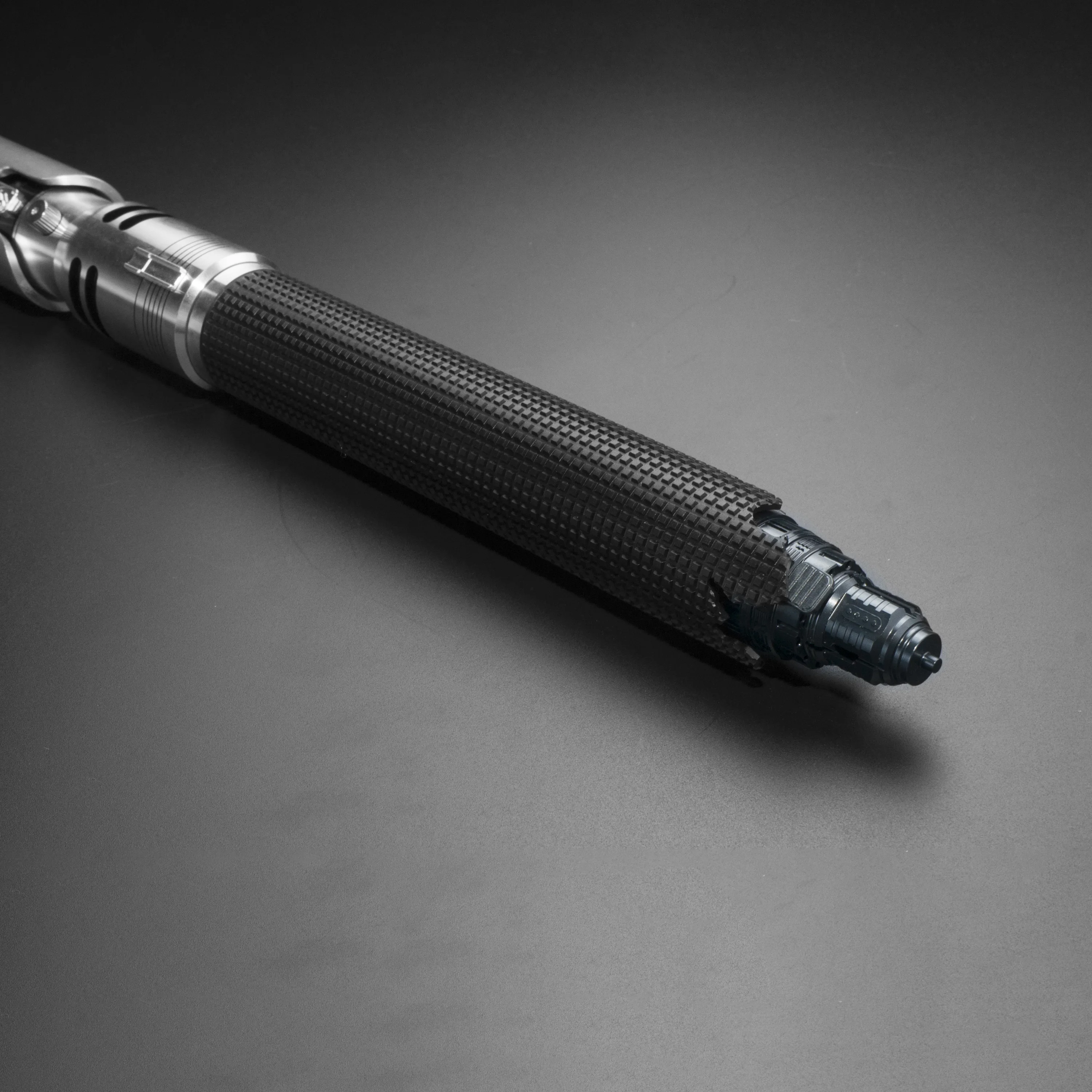 Лазерный меч XSaber оптовая продажа светодиодные светильники игрушки заказ на световой металлическая ручка для дуэлей