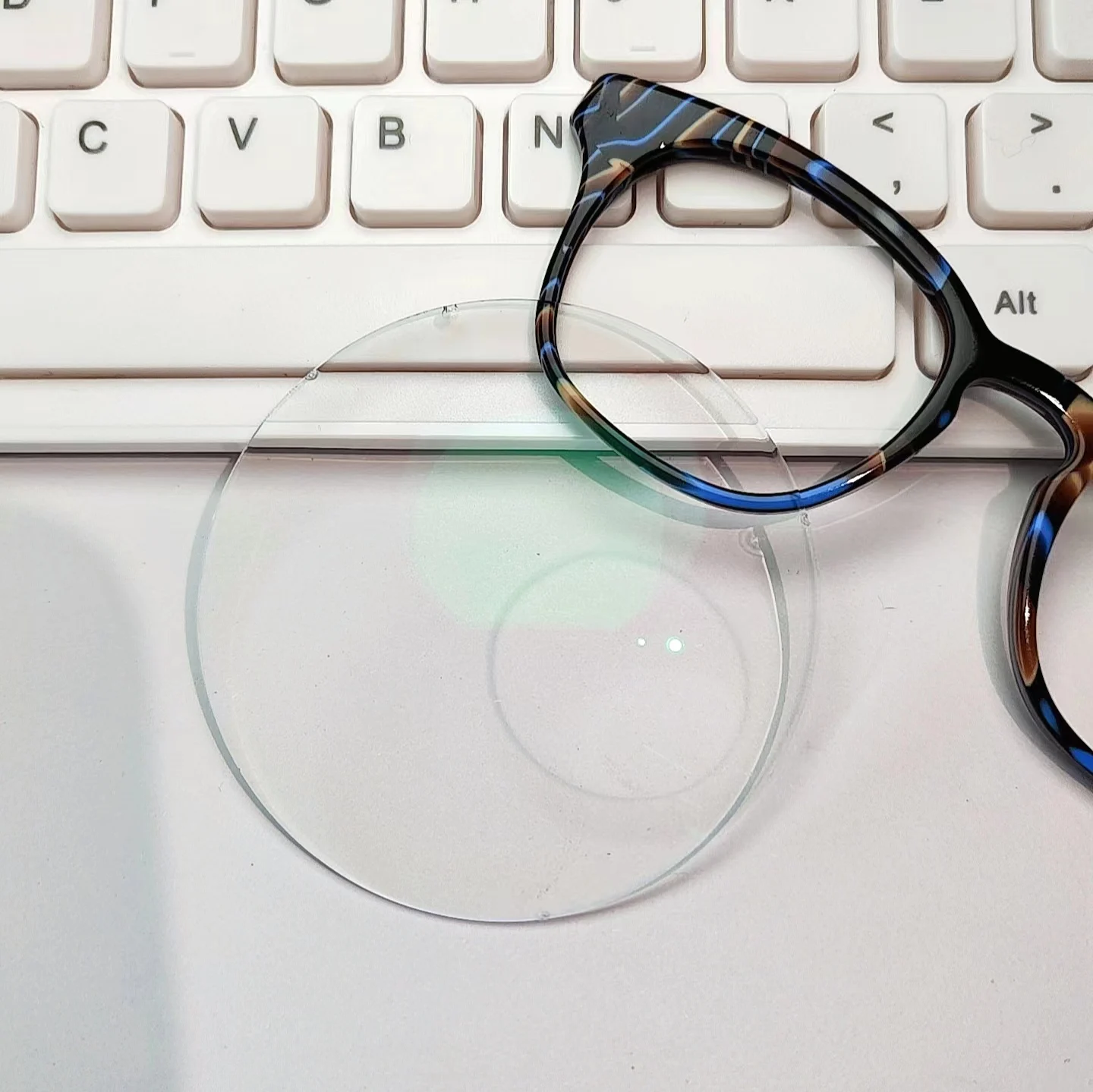 Wholesale 1.56 Uv420 Bifocal Optical Lenses Blue Cut Round Top Bifocal Super Hydrophobic Optical Lenses