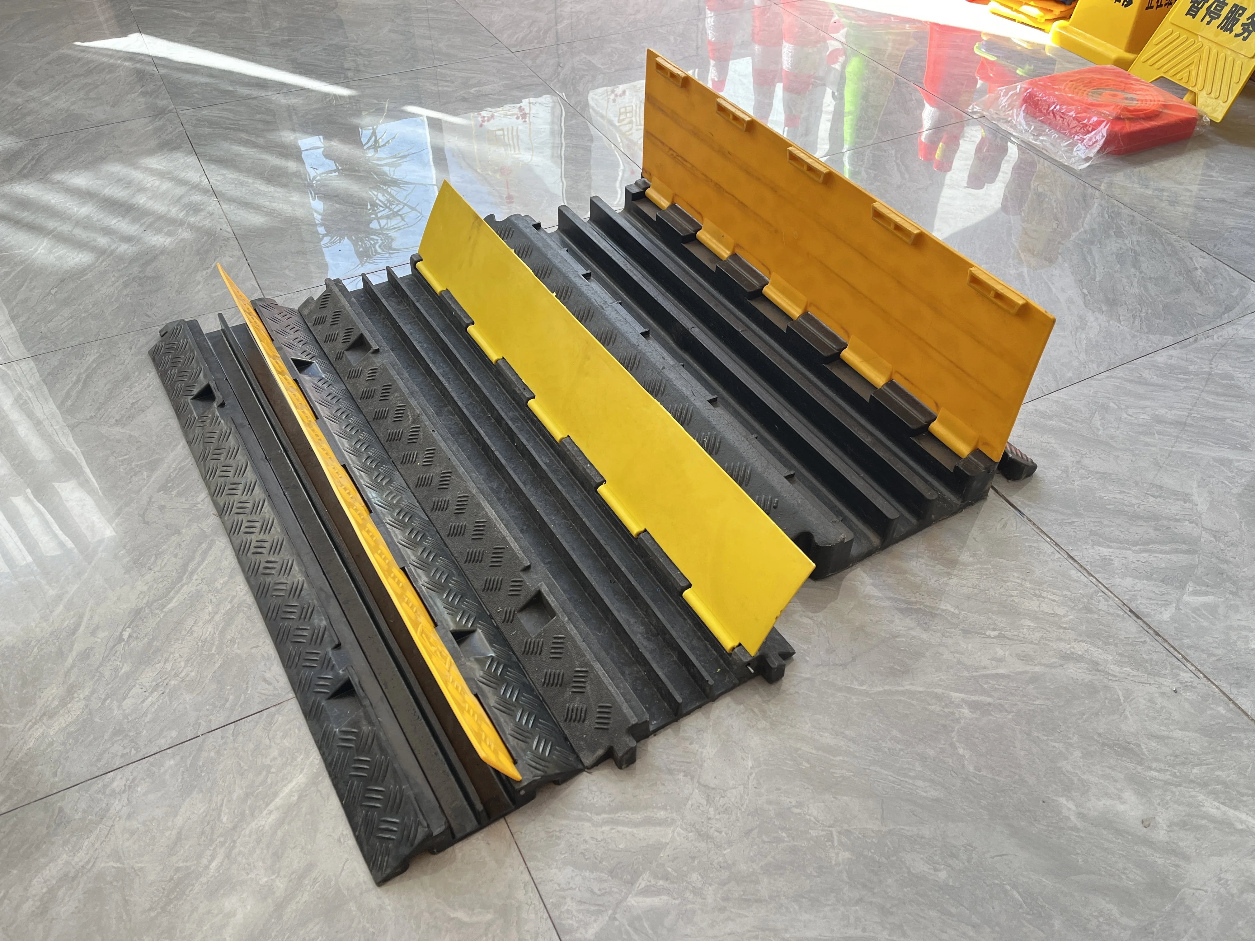 Premium 1-2 Line Black & Yellow Road Cable Rump