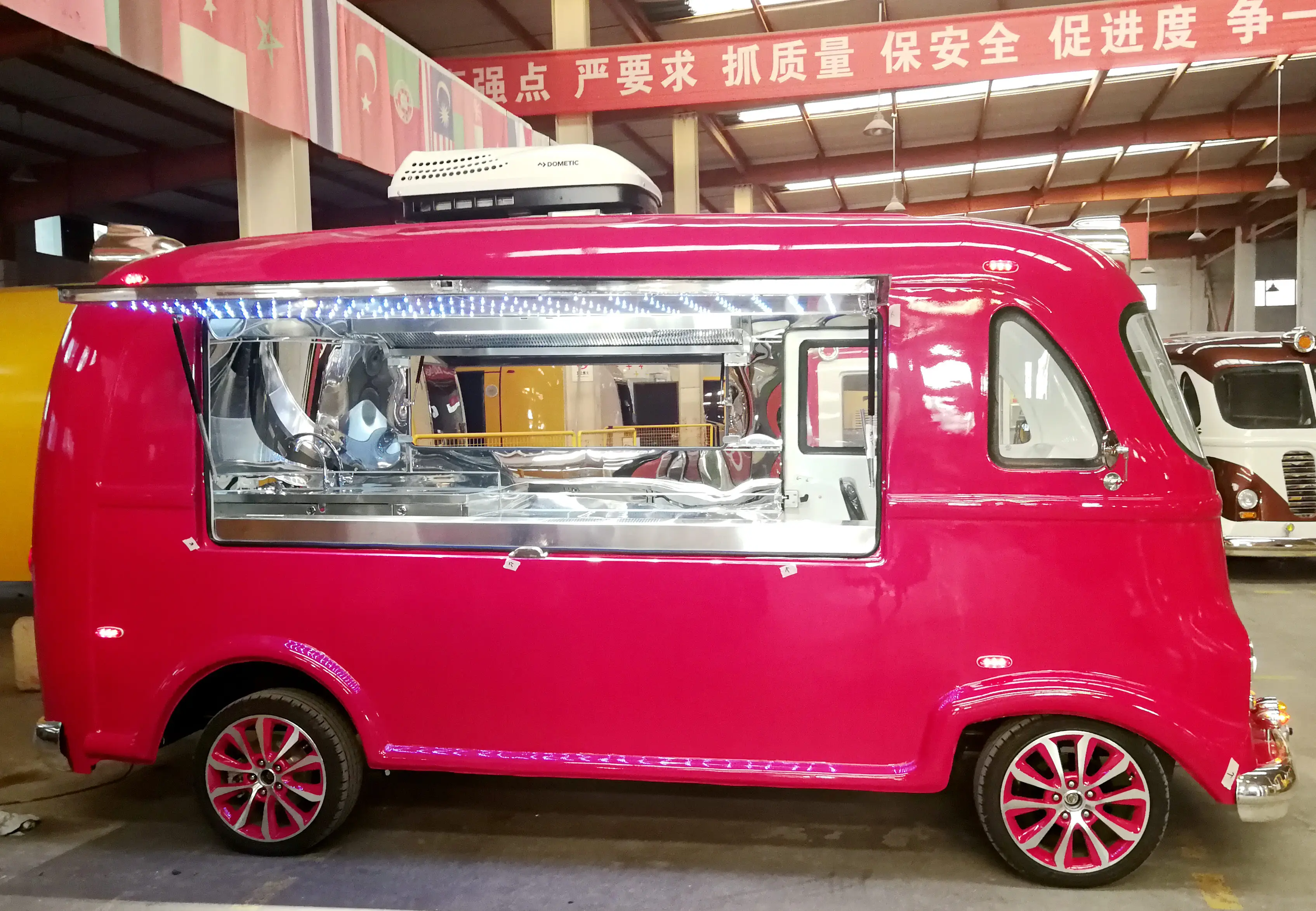 New Design Electric Ice Cream Cart Tuk Tuk BBQ Coffee Shop Electric ttuck 4 wheels vending snack food cart mobile