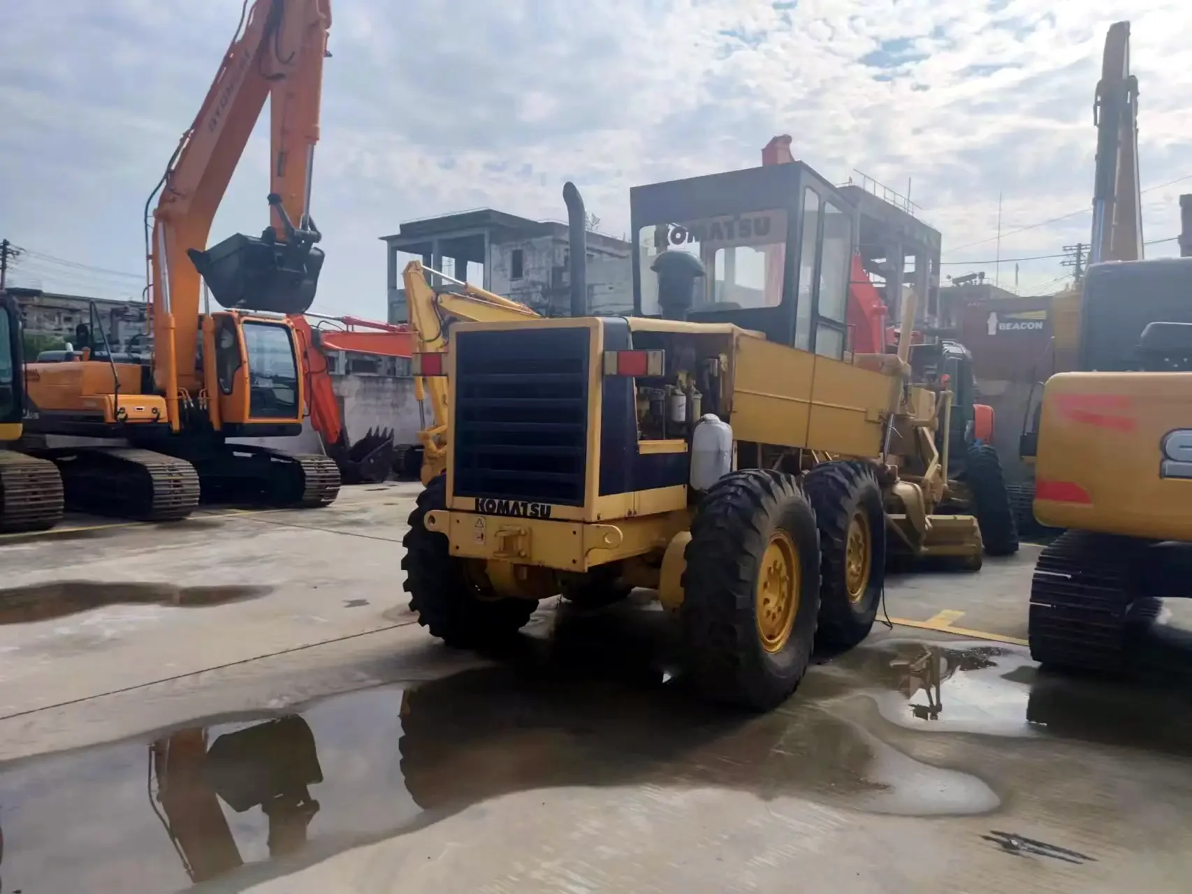 Japan made Komatsu GD825A motor grader road construction tractor, Komatsu GD825 road graders GD825A in China