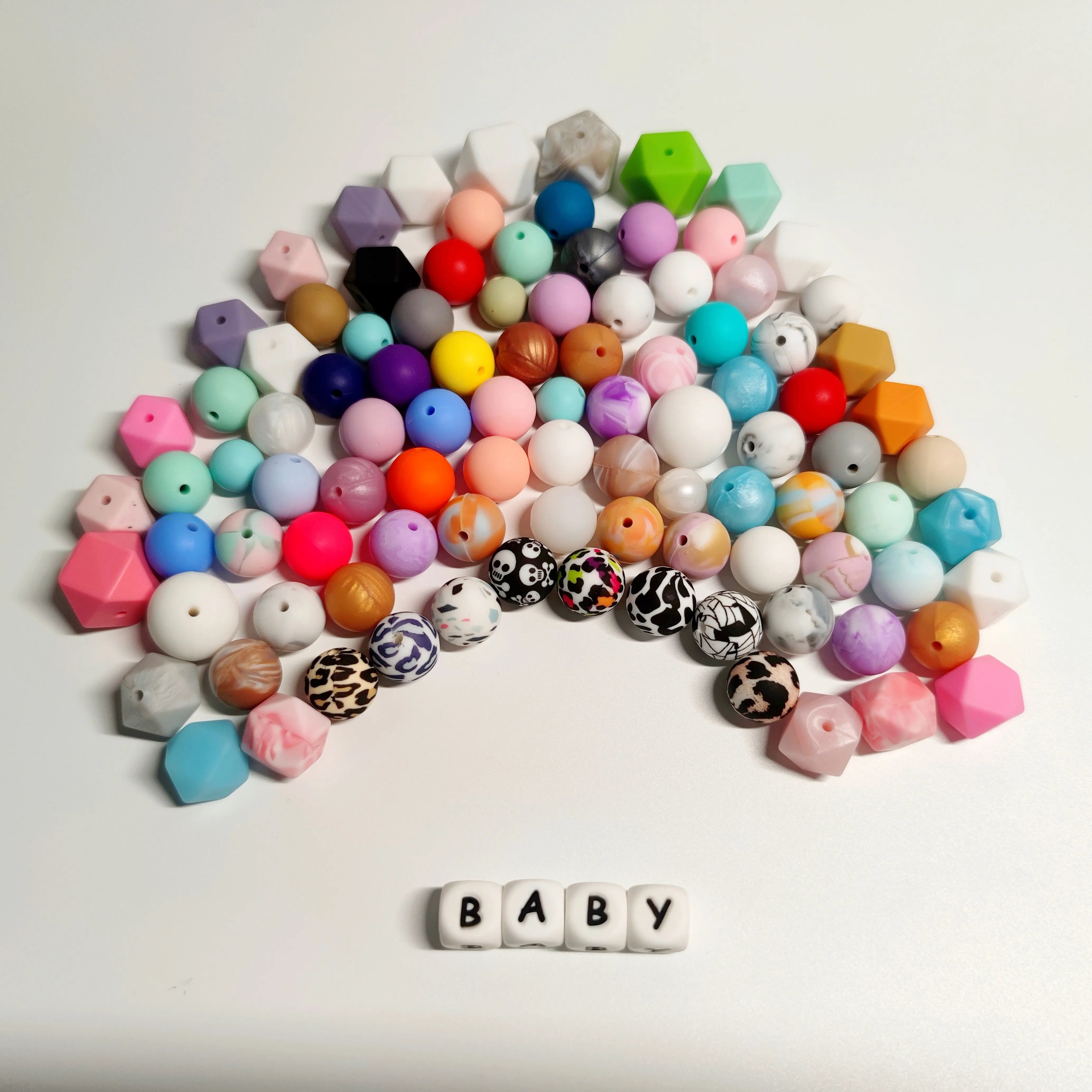 Wholesale factory price cheap baby bebe round letter cow silicone beads 12 mm silicone beads
