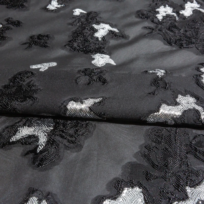 KEER Factory Custom TRJG3237ME Women Dress Yarn Dyed Lurex Clothing Manufacturer Damask Fabric Jacquard