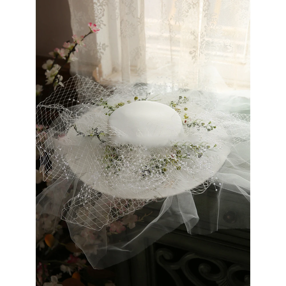 2021 New French Style White Hat Female Hepburn Style British Fashion Socialite Han-Yang Eclectic Travel Shoot Small Formaler Hat