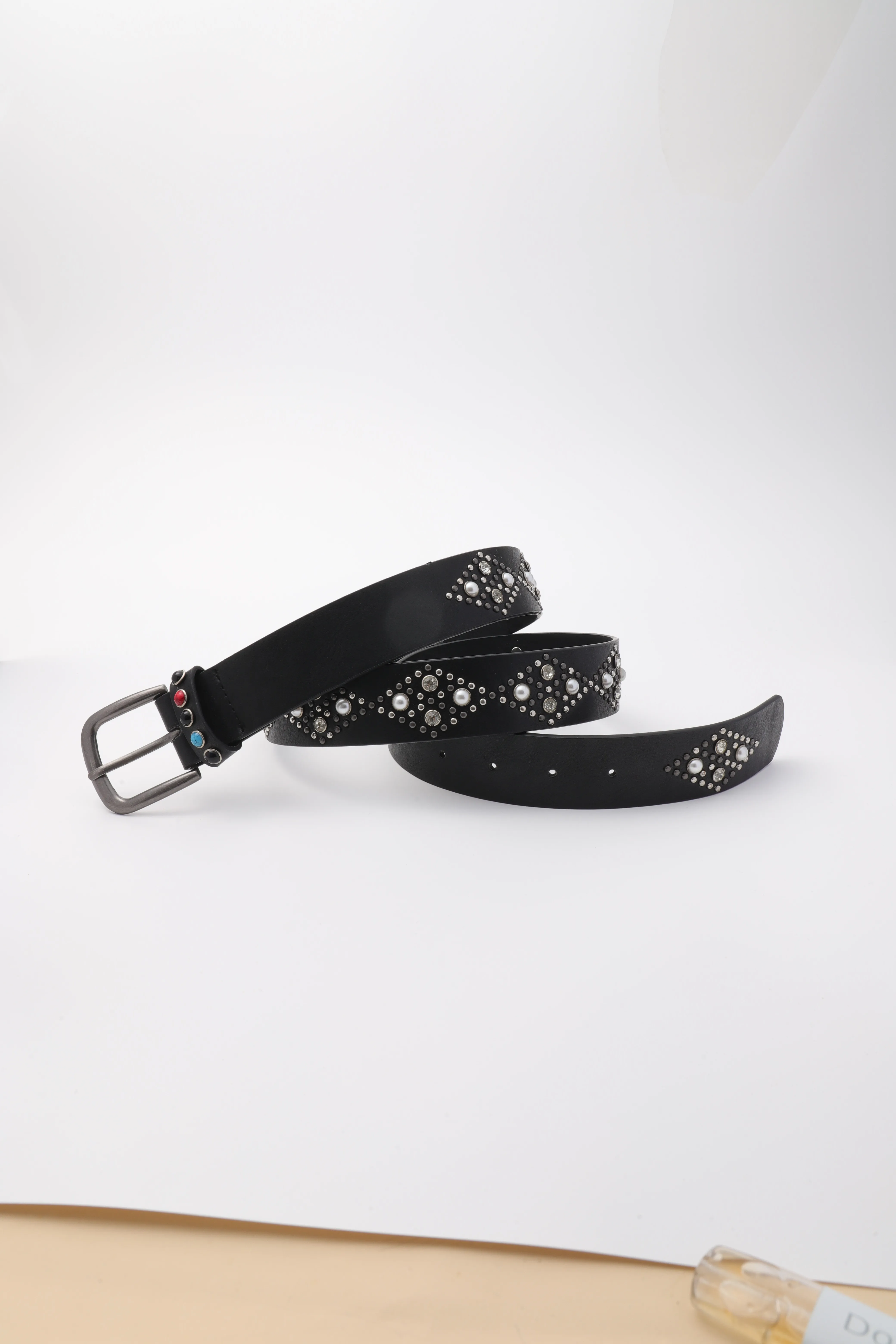 New Arrival Ladies Western Style Wide Jeans Belt Cow Hide Studded Designer Belt with Cool Alloy Buckle Hot Selling for Women