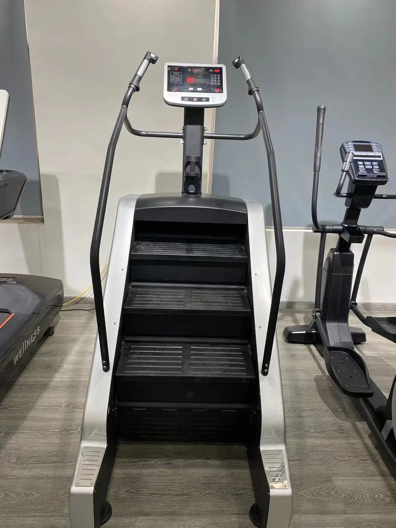 Hot sale cardio gym equipment climbing machine stair climber exercise machine stair climber truck