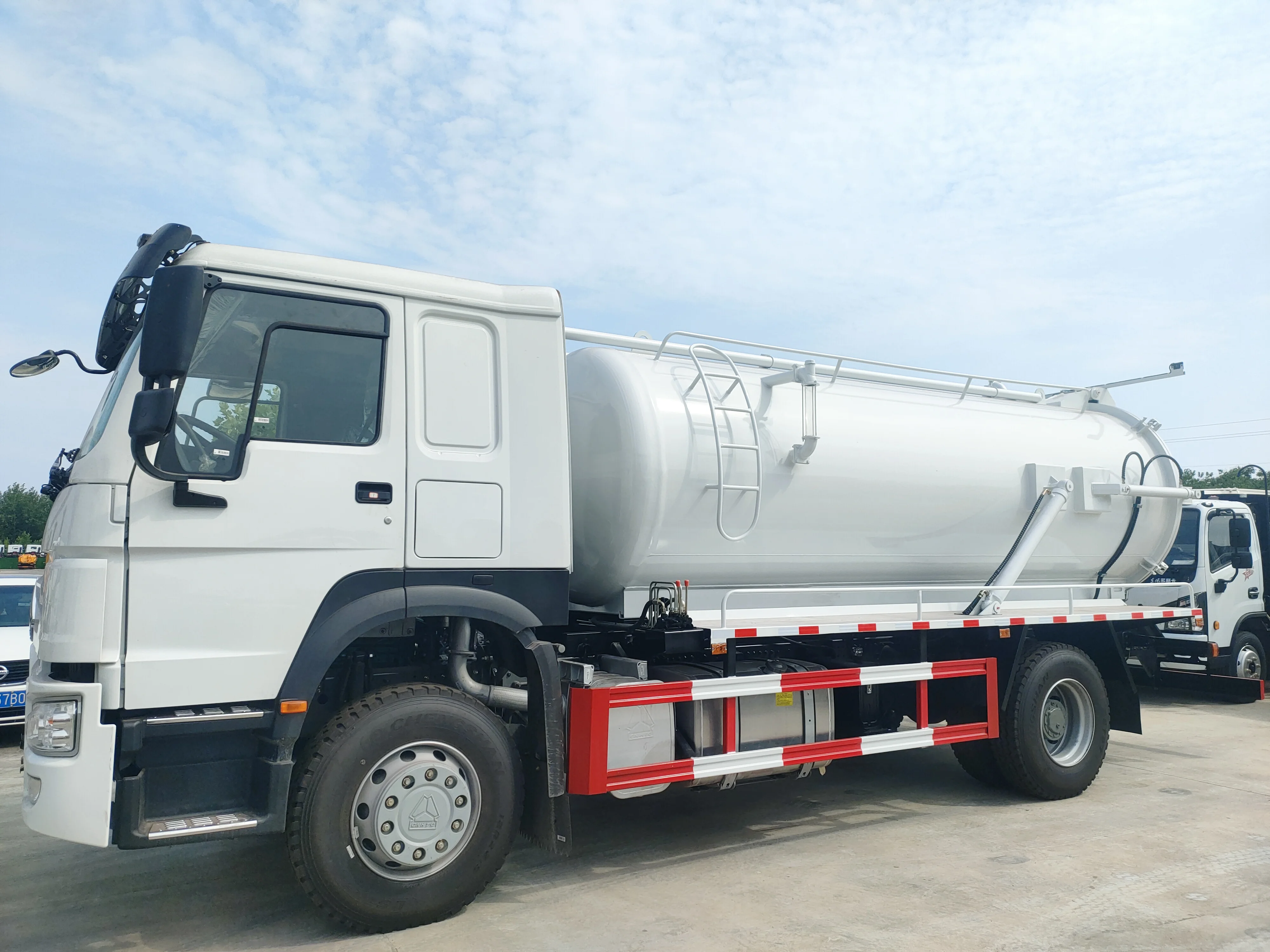 Customizable high-quality Howo suction truck manufactured by Chinese factory  supports export to Asia and Africa