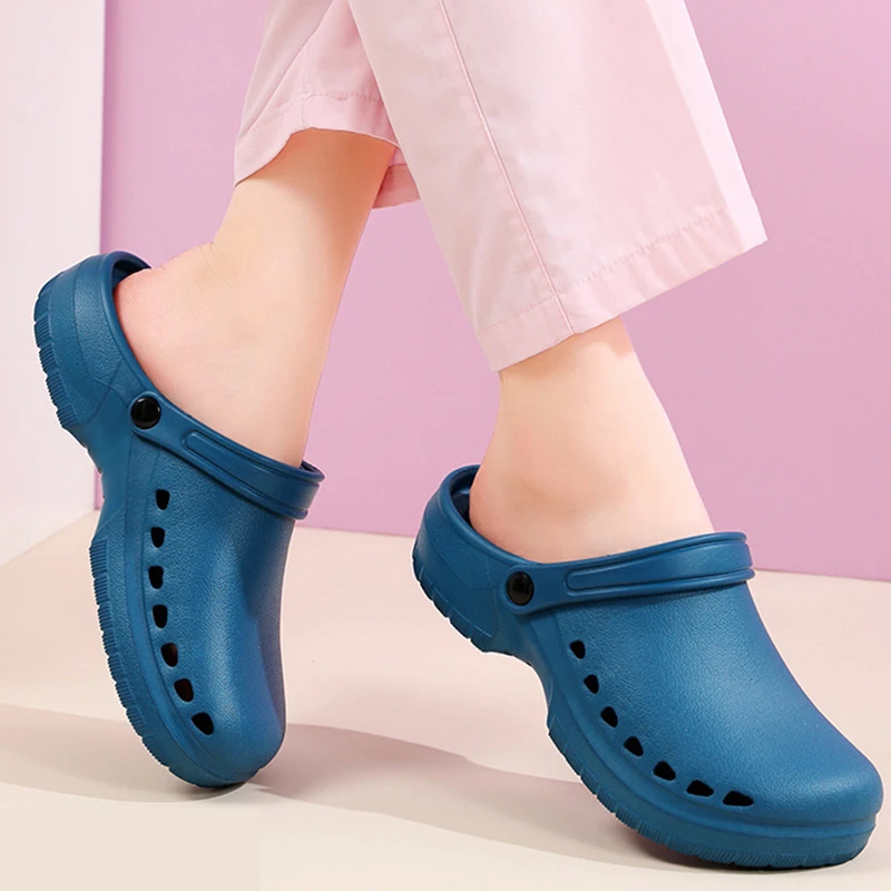 Wholesale Soft Medical Doctor Nurse Surgical Shoes Anti-slip Clogs Operating Room Slippers Chef Work Shoes
