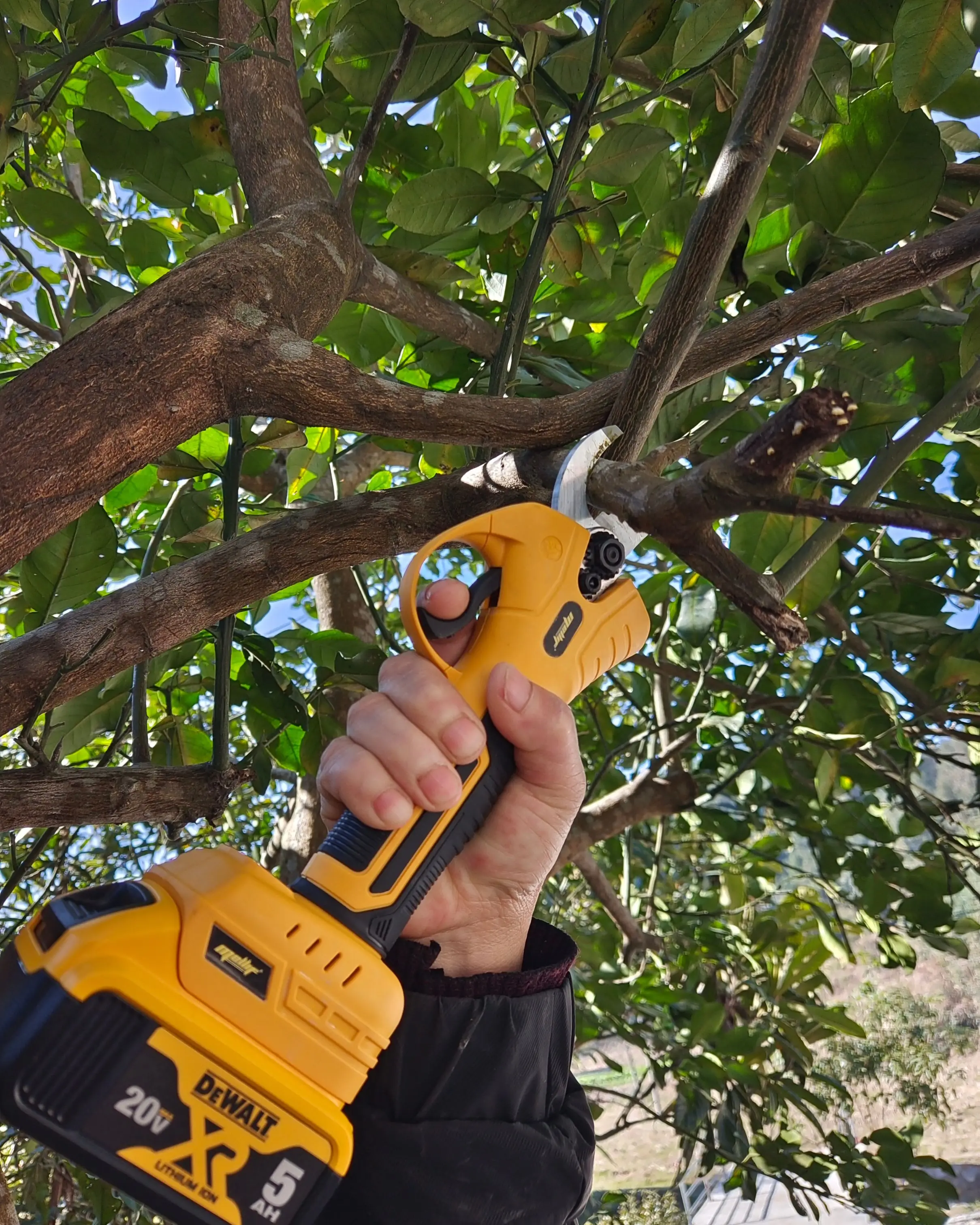 Mellif cordless Electric garden shears for DeWalt 20V Battery,26000RPM Brushless Motor&0.98 Inch Cutting Diameter (NO battery)