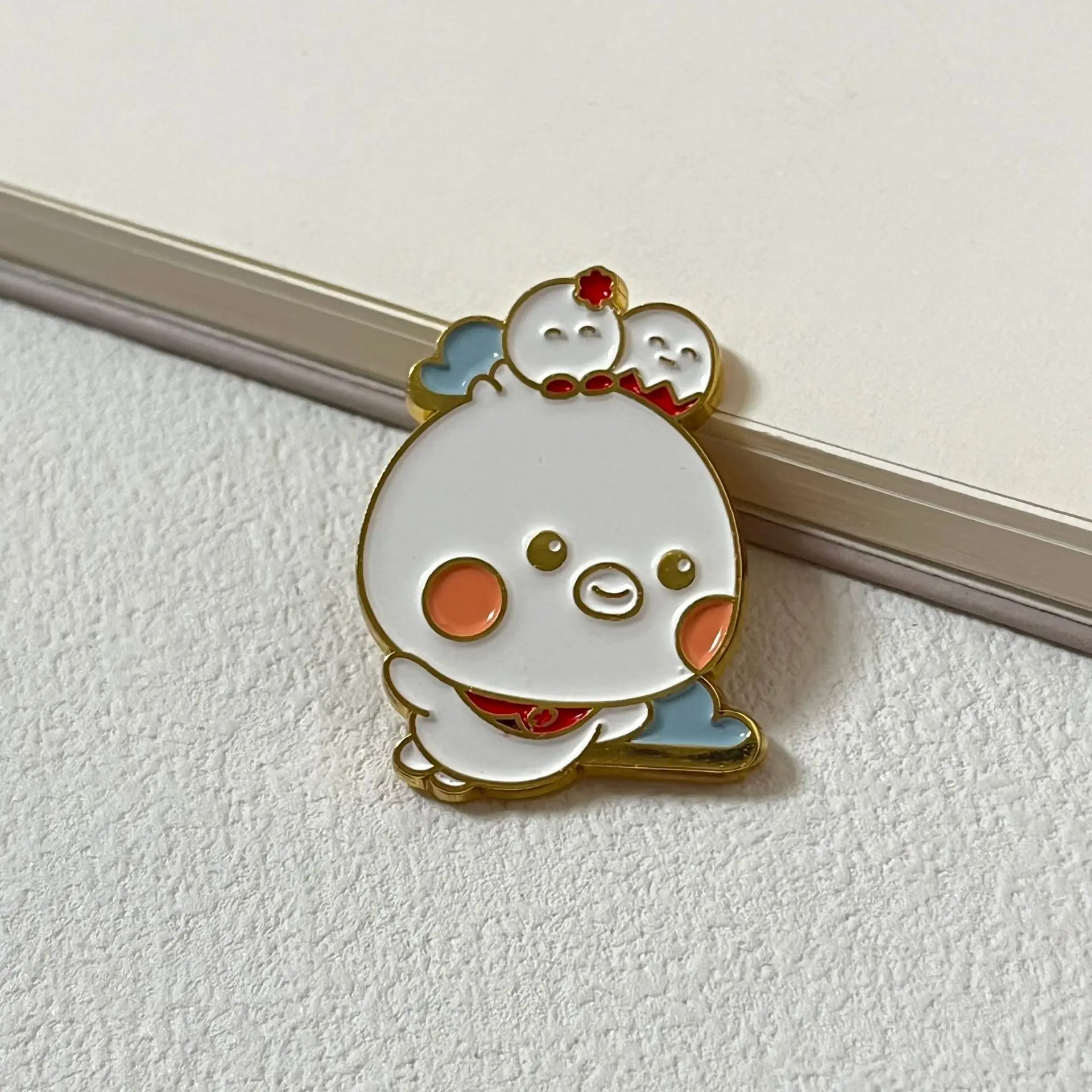 The new hot funny pins badge set wholesale custom blank zinc alloy cartoon kawaii colourful metal soft enamel pin bird with hat