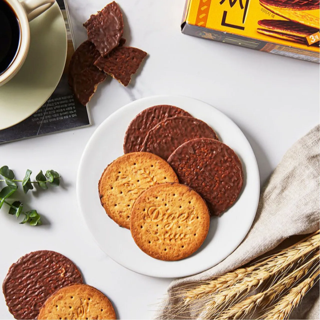 Wholesale Exotic Snack Cookies Korean Extremely Thin Chocolate Graham Cracker cookies biscuit 84g
