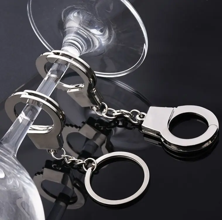 42mm*34mm Wholesale Newest and Fashionable Outdoor Metal Mini Handcuffs Keychains Metal Crafts Souvenirs and Gifts