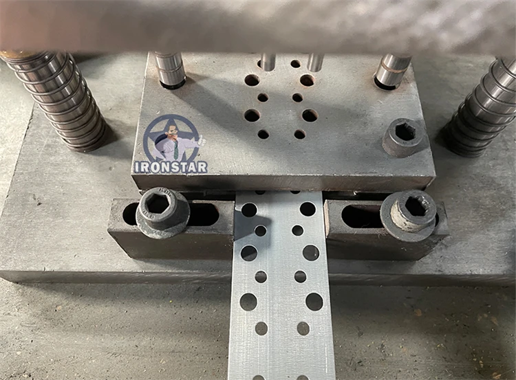 Steel Roll Forming Hydraulic Ed Angle Metal Corner Notching Machine