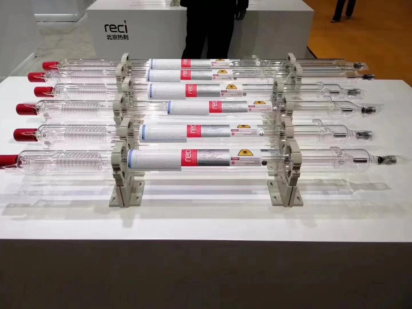 Комбинация лазерного источника питания DY20 и лазерной трубки co2 RECI W8