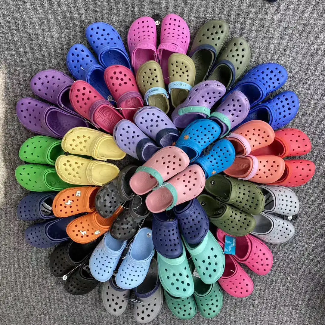 Bulk Wholesale Cheap Garden shoes for children boys girls summer EVA Hole sandals waterpoof flat clogs kids beach sandals