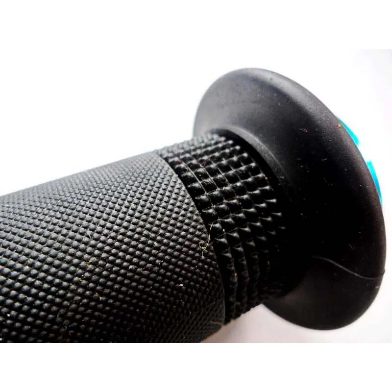 Mountain bike handle bar grips with Lock-on