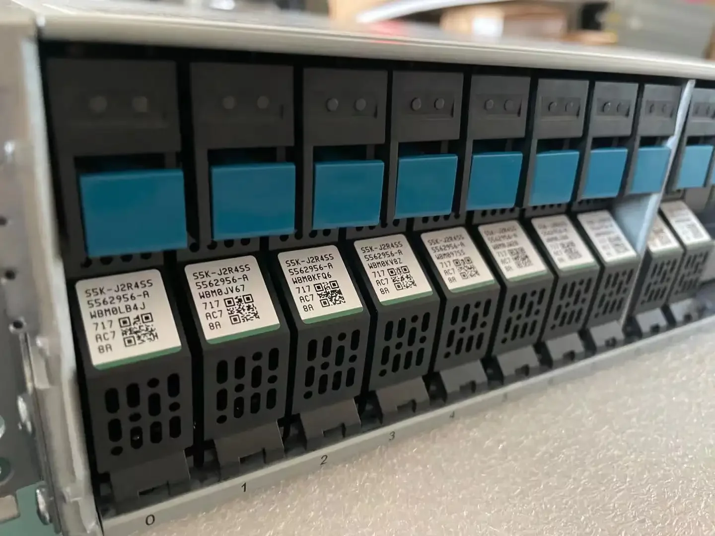 Bulk X440A-R6 800G 2.5inch Enterprise Internal Solid State Drive Server SSD SAS 2.5 108-00374 DS2246 DS224C