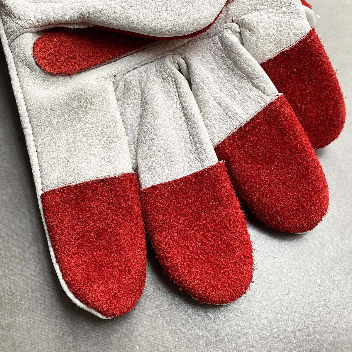 Red Cowhide Leather Gardening Glove with Adjustable Cuff Forearm Protection Glove with Puncture-resistant Palm Padding