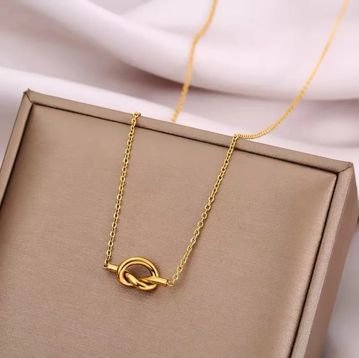 N616 Fashion jewelry necklace wholesale geometric button twisted necklace earrings personality simple light luxury jewelry gifts