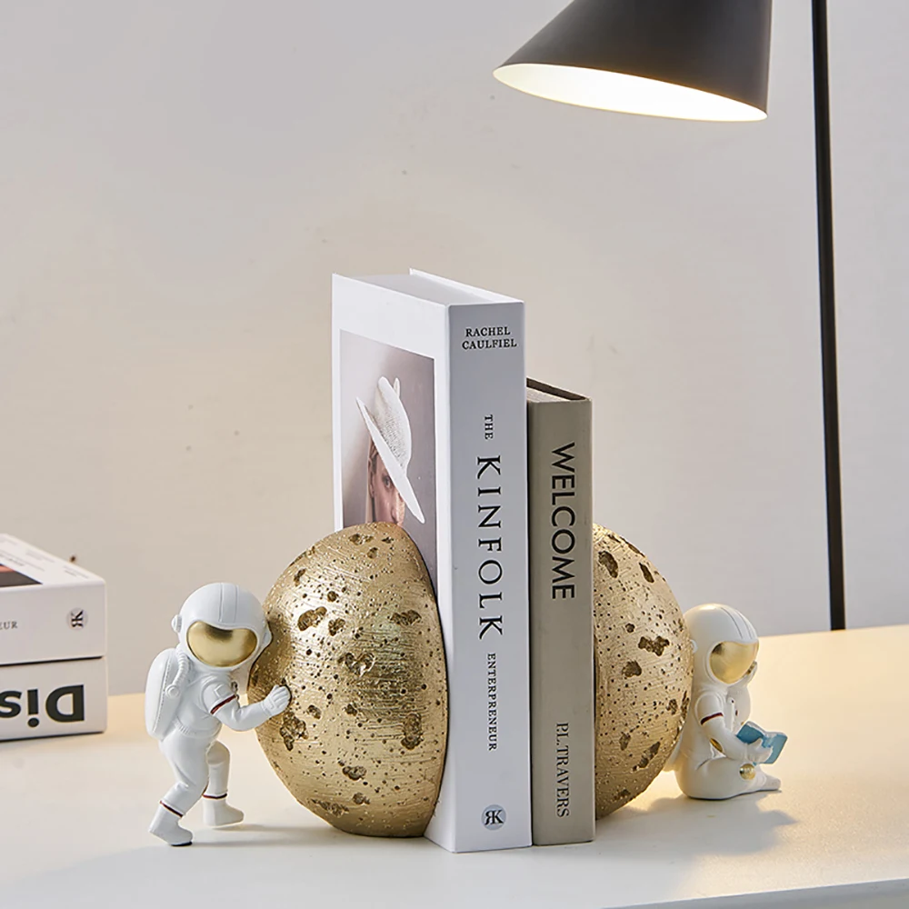 Modern home bookshelf decoration resin craft bookend astronaut book stand combination
