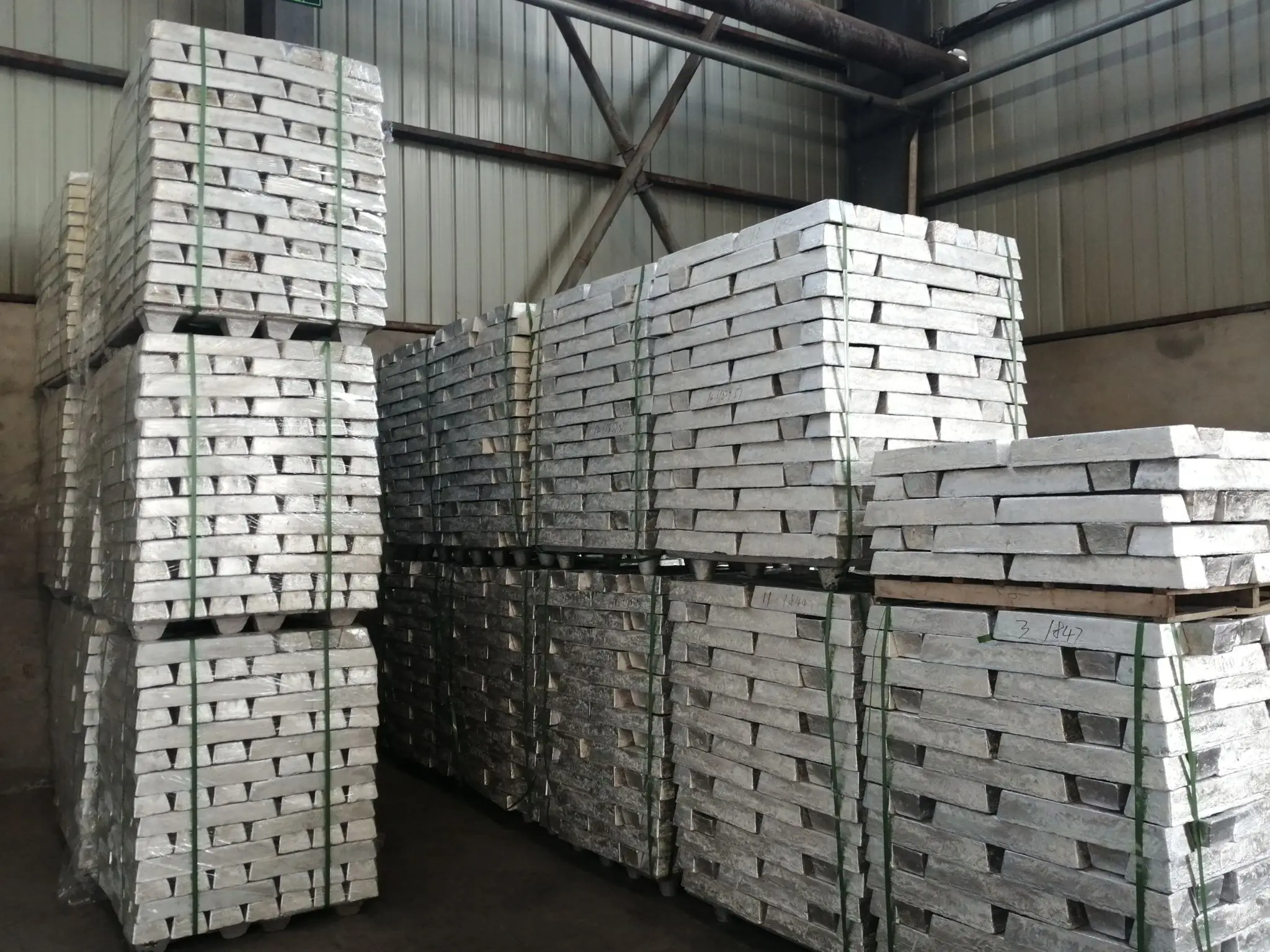 Magnesium Ingots and Mg End Pieces Mg Ingot 99.9%, 99.95% Price