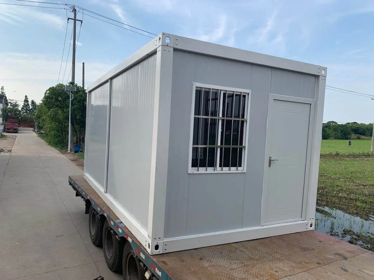 Hot Sales Different Sizes Container Luxury House Prefabricated With Windows And Door From China