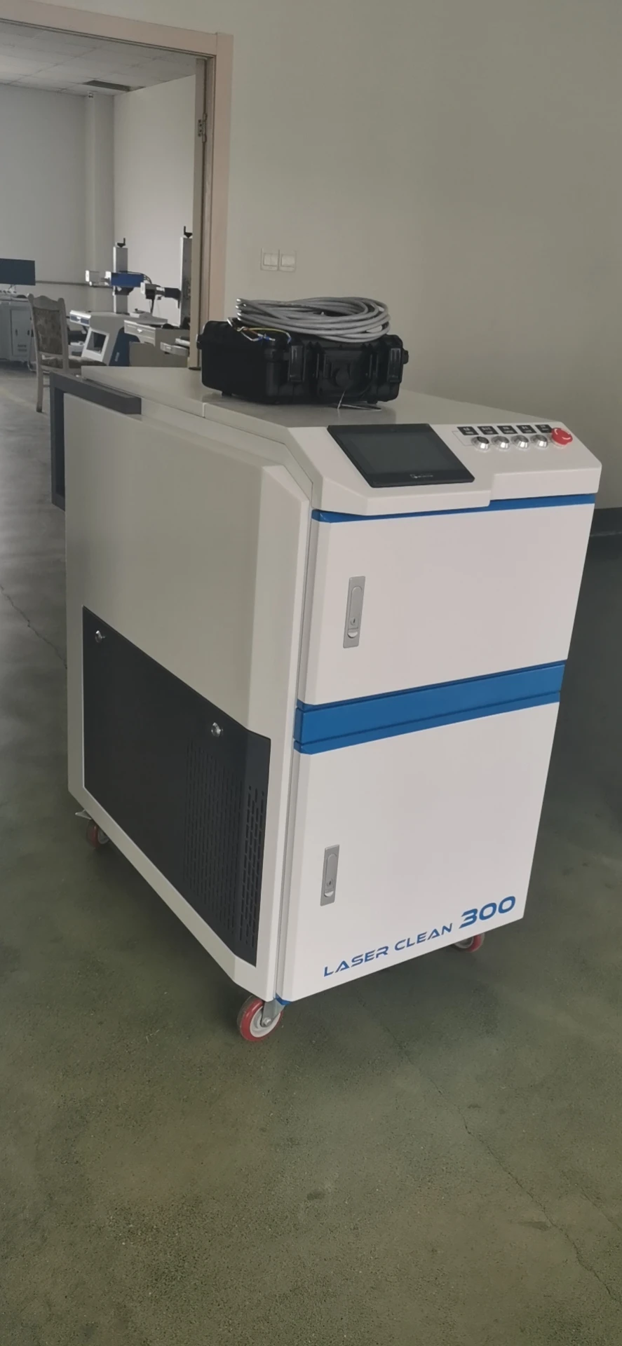 Портативная машина для очистки бежевого волоконного лазера, 200 Вт, 100 Вт, высокое качество, удаление ржавчины