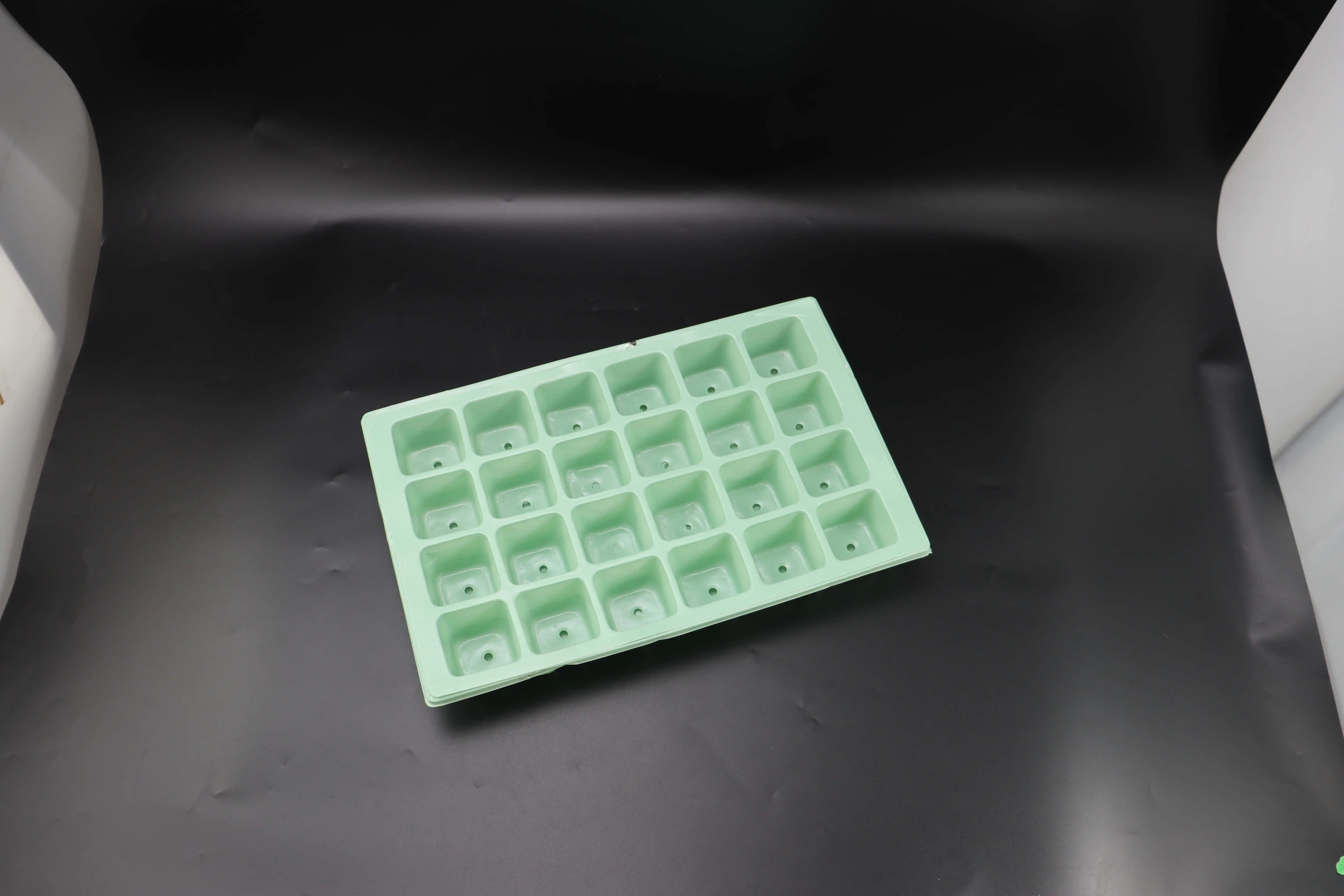 Sell High-Quality Seed Starter Kit Seedling Propagation Ps 24 Grids Plant Grow Tray