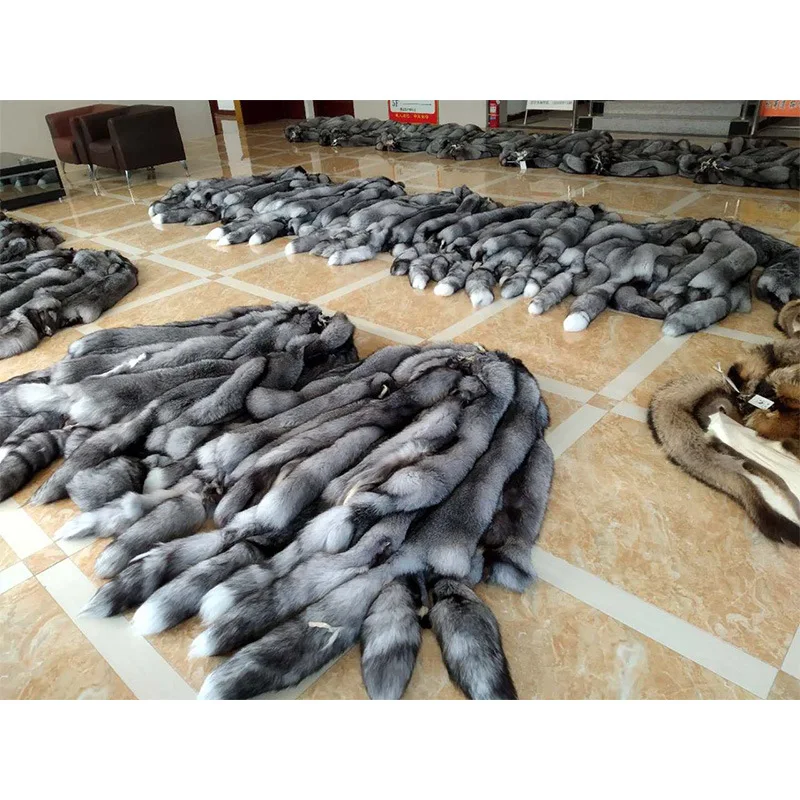 Hot Sale High Quality Warm Shaggy Real Fox Fur Skin Pelts For Women Scarf And Coat Fur Materials