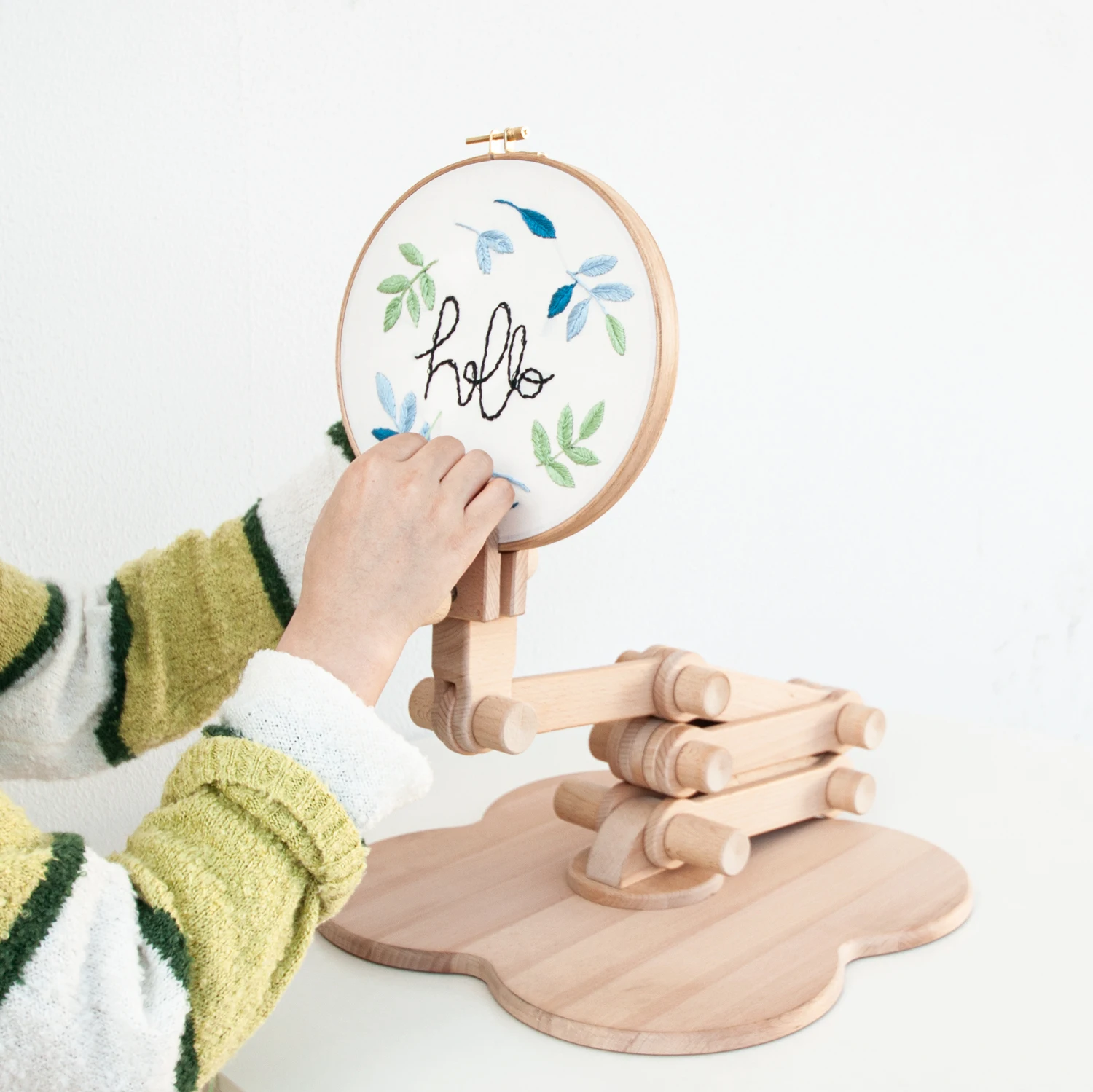 Multifunctional Embroidery Lap Stand Frame Wood Tapestry and Cross Stitch Hoop Set Ring Frame Adjustable Sewing Tools
