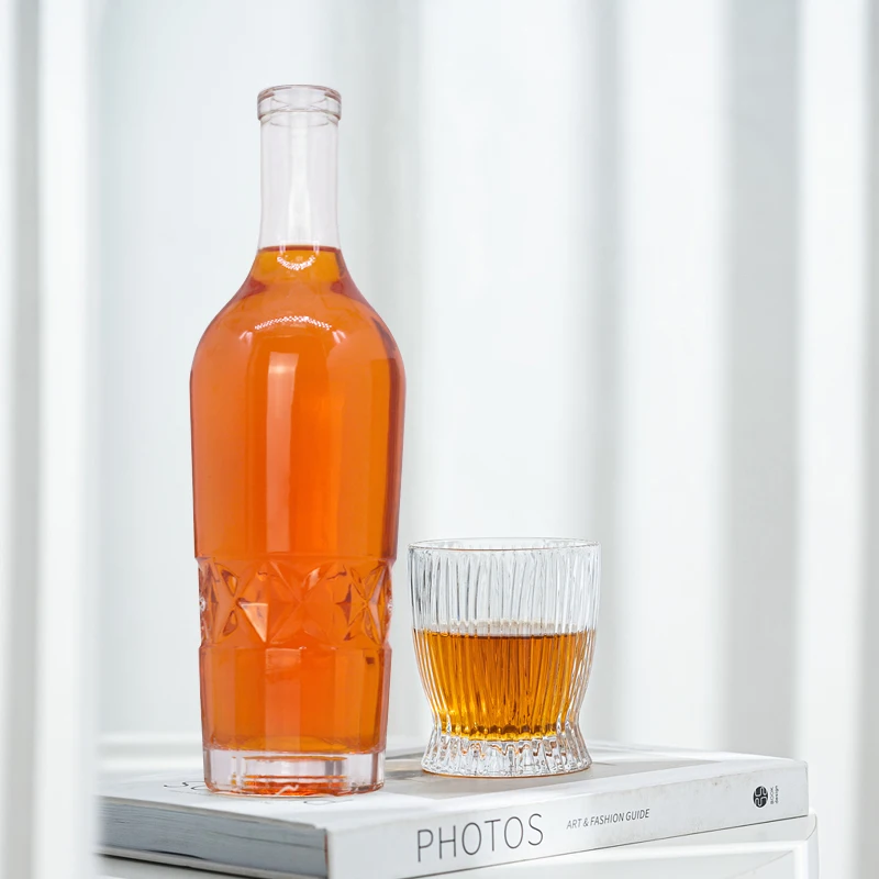 Multi functional 750ml vodka bottle glass bottle custom engraved label red wine with cork