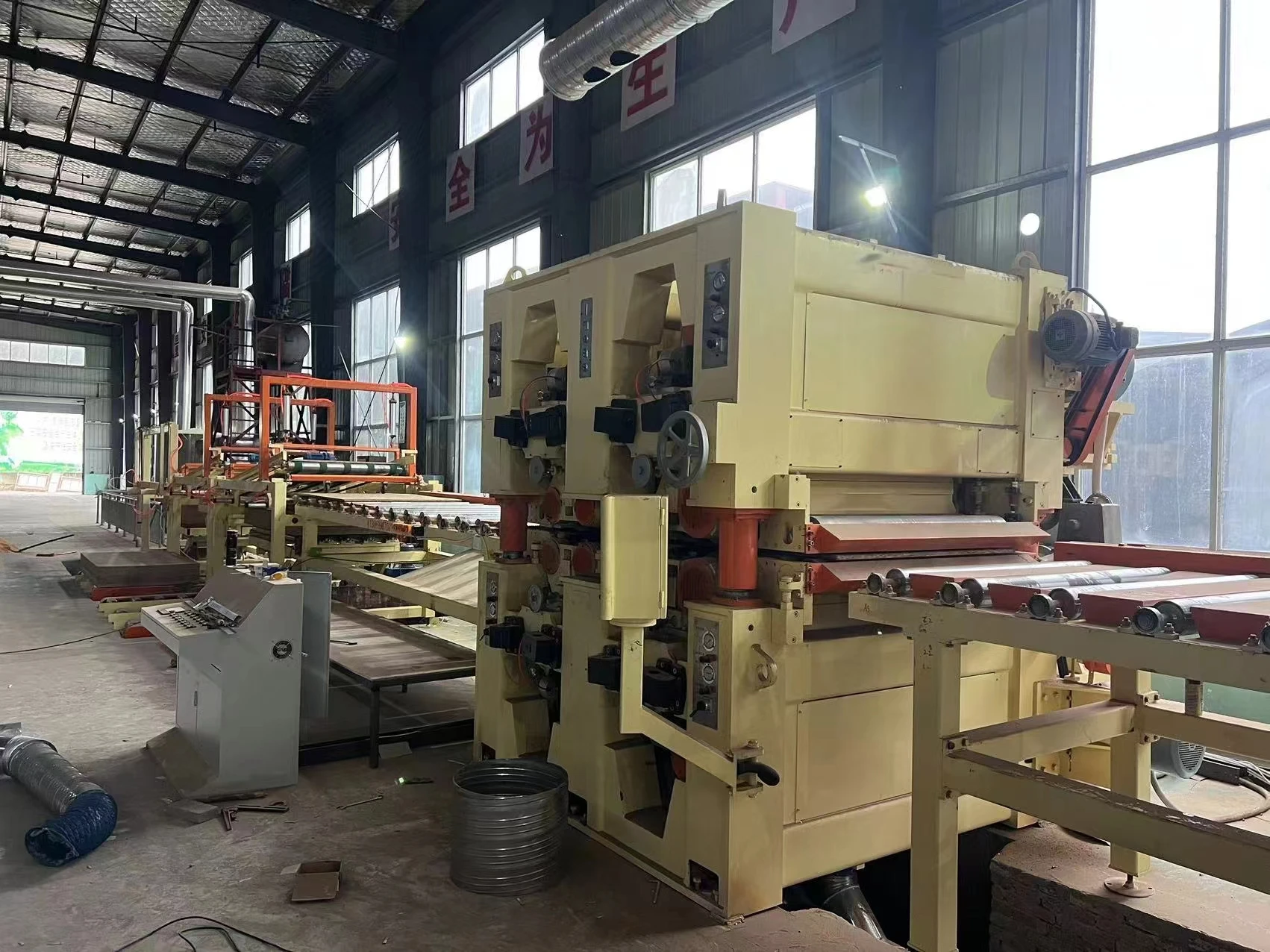 Full Set Equipment Fully Automatic Chipboard Machine particle board production line Production Line Supplier