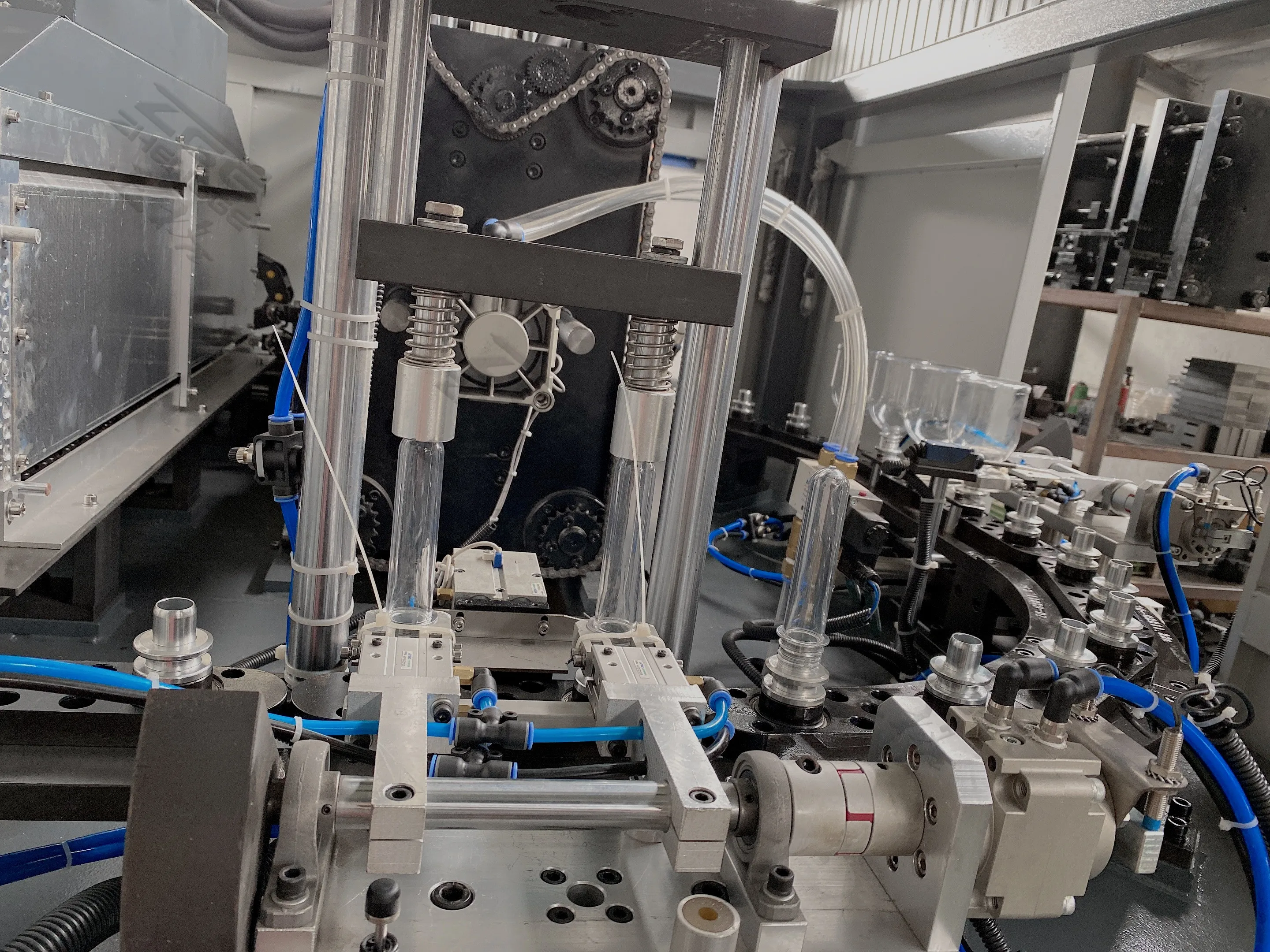 Taizhou City 2cavity Fully Automatic PET Bottle Blowing Machine