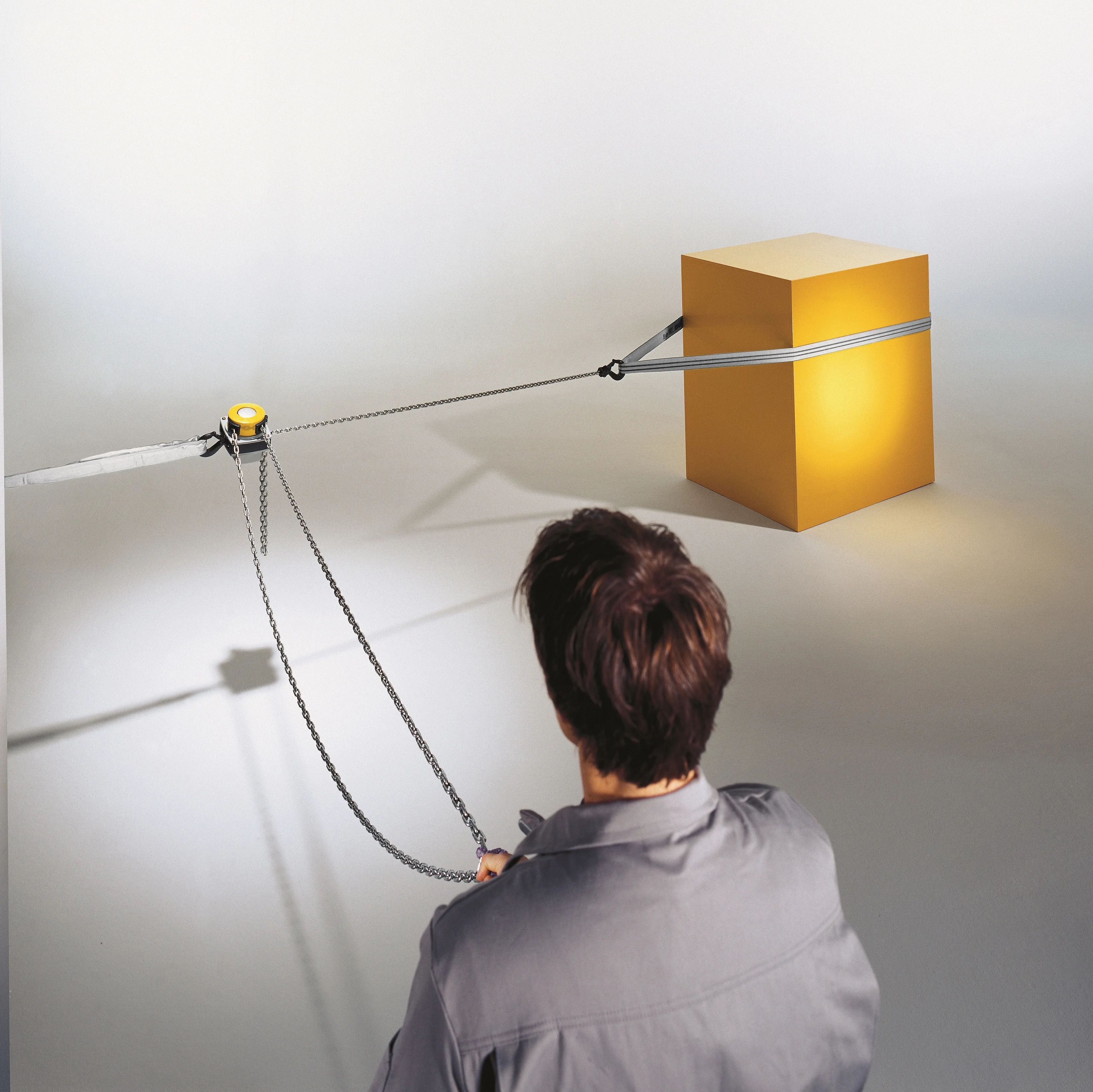 China Famous 2 T Hand Operated Chain Hoist with Quiet Brake System for Heavy Duty Applications