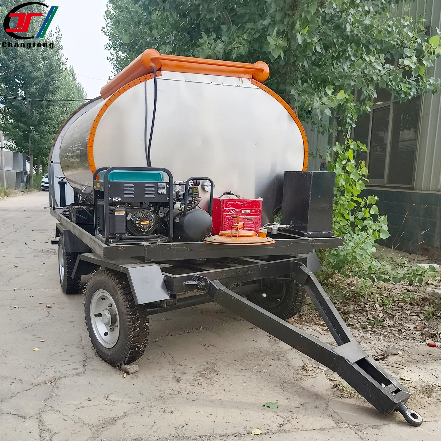 Factory Price 6000 liters towed emulsified asphalt distributor Towed emulsified asphalt distributor