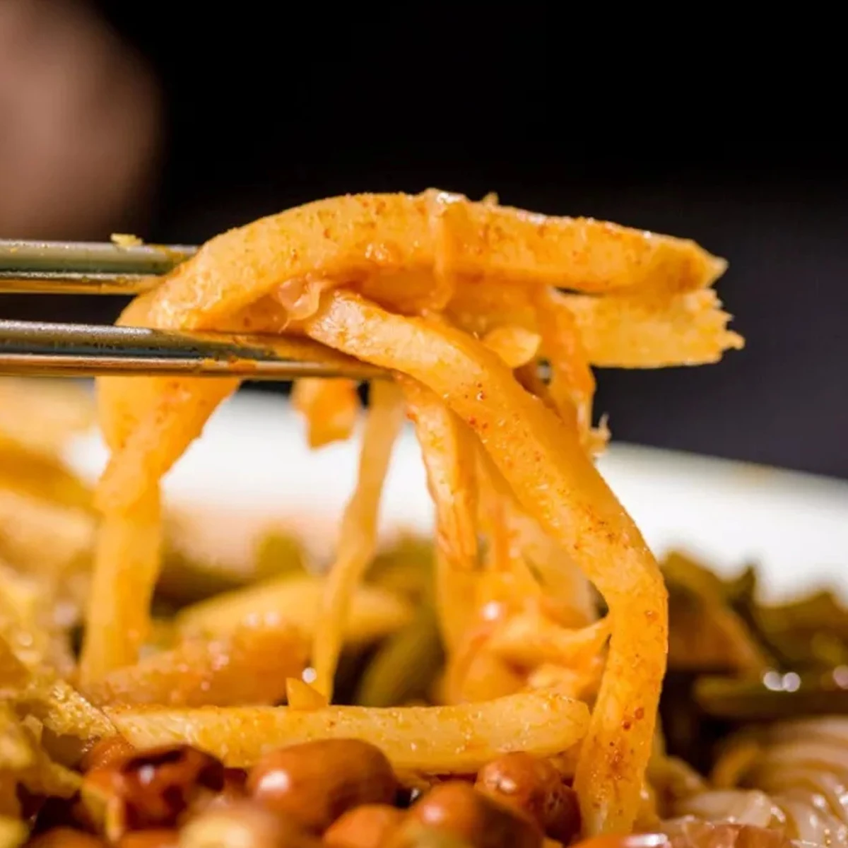 Different flavors Chinese style spicy noodles instant noodles hotpot The factory wholesale