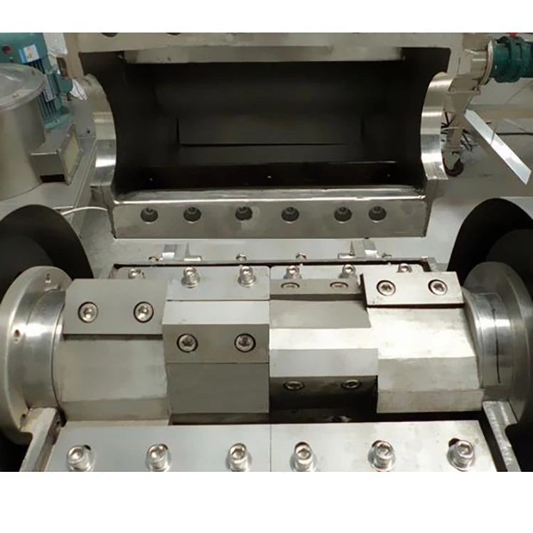 YDCS-300 stainless steel pepper flakes coarse crushing machine  dry food crusher