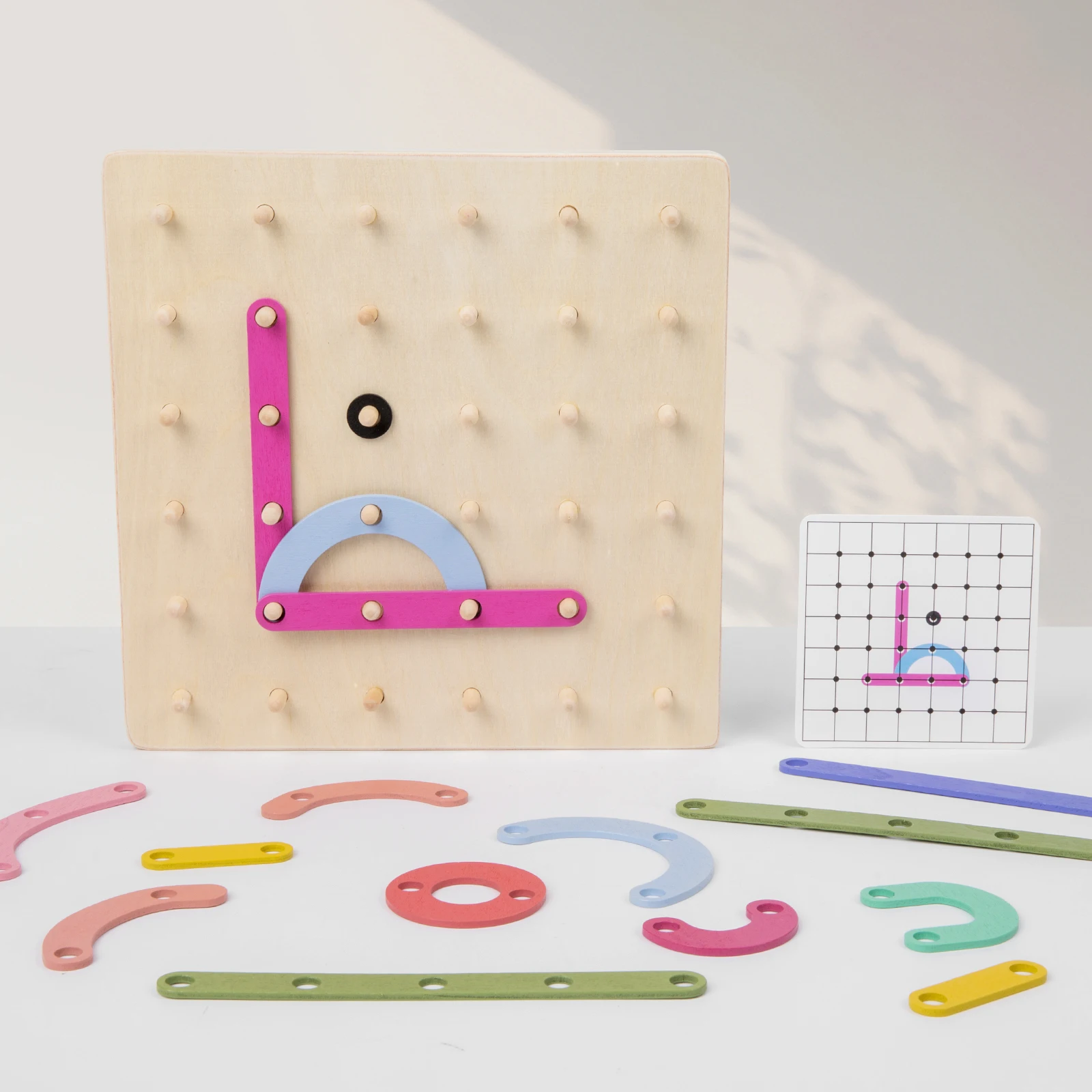 Arabic Letters Early Educational Toy Build a Letter on Wooden Geoboard with Arabic Alphabet and Numerals